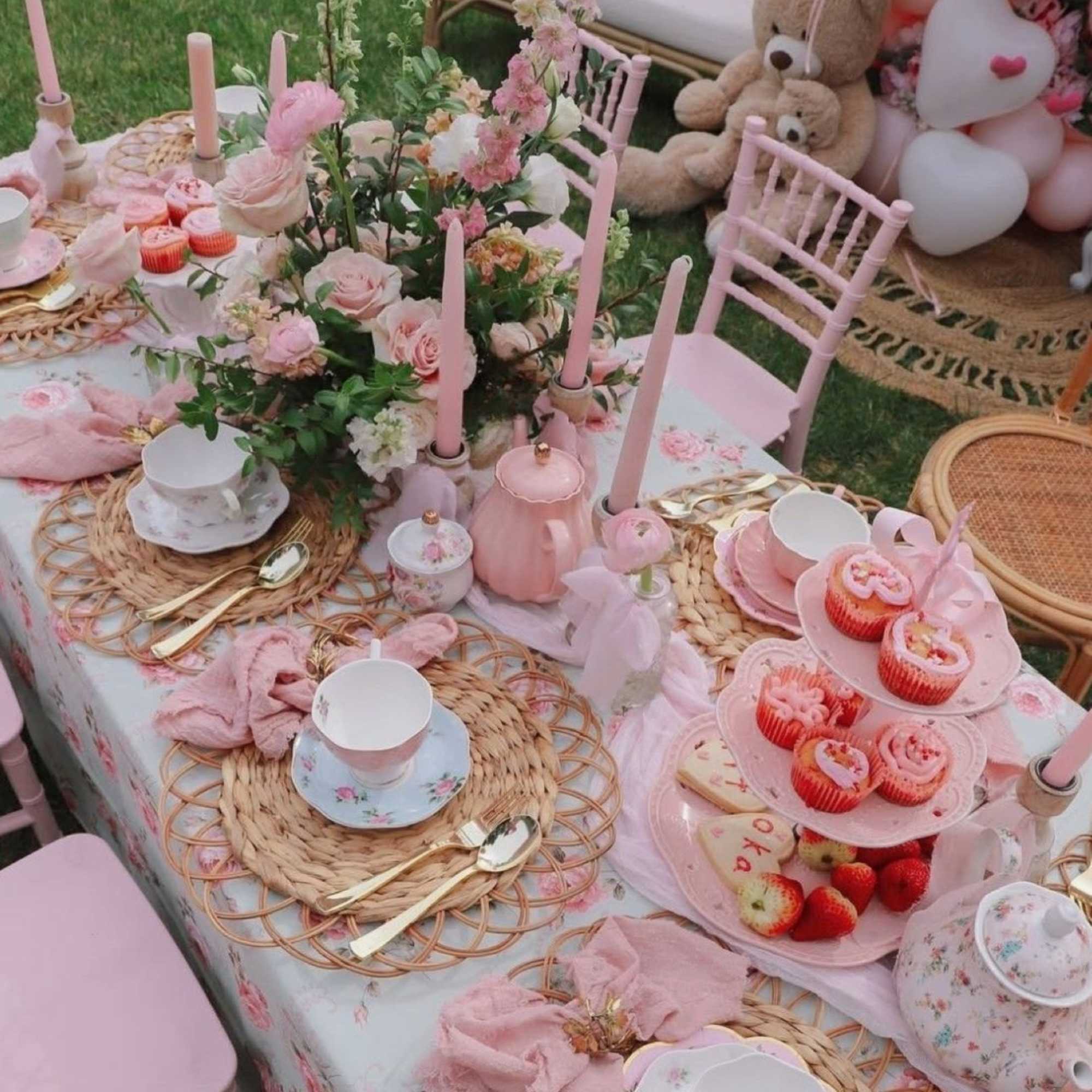 A party perfectly designed for adults or children to make the sweetest