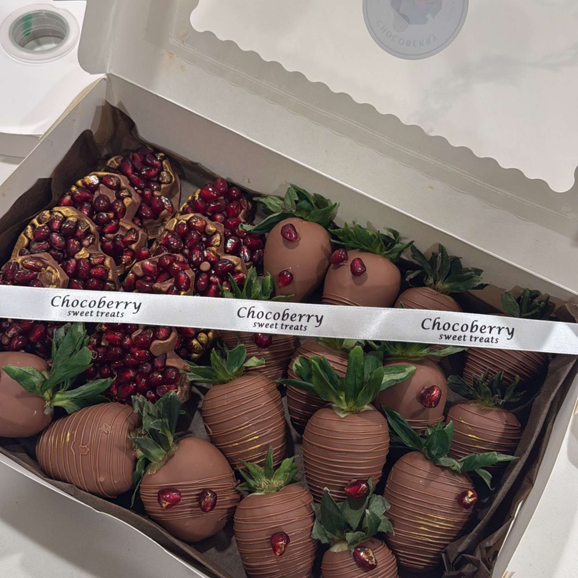 **Chocolate-Dipped Strawberries &amp; Pomegranate Chocolate Gift Box**  

Indulge in a luxurious