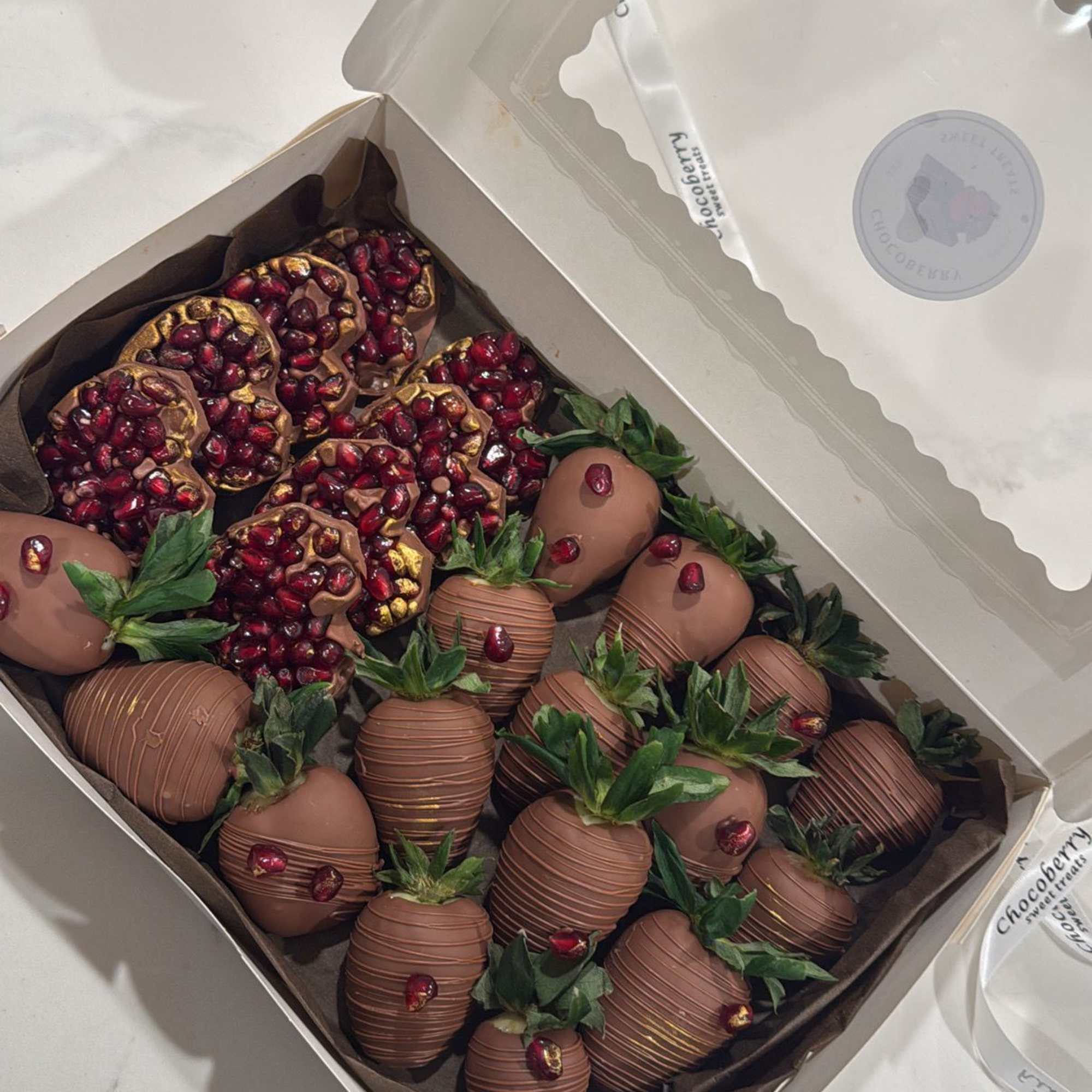 **Chocolate-Dipped Strawberries &amp; Pomegranate Chocolate Gift Box**  

Indulge in a luxurious