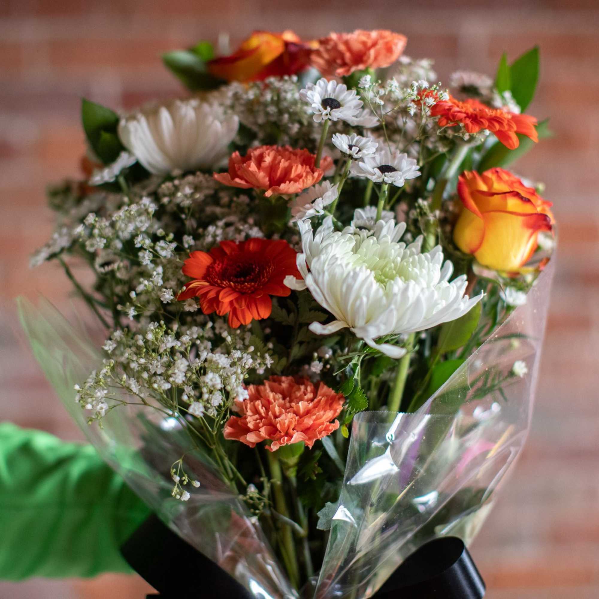Celebrate your Uxbridge Highschool graduate with our presentation style bouquet. This stunning Celebrate your Uxbridge Highschool graduate with our presentation style bouquet. This stunning
