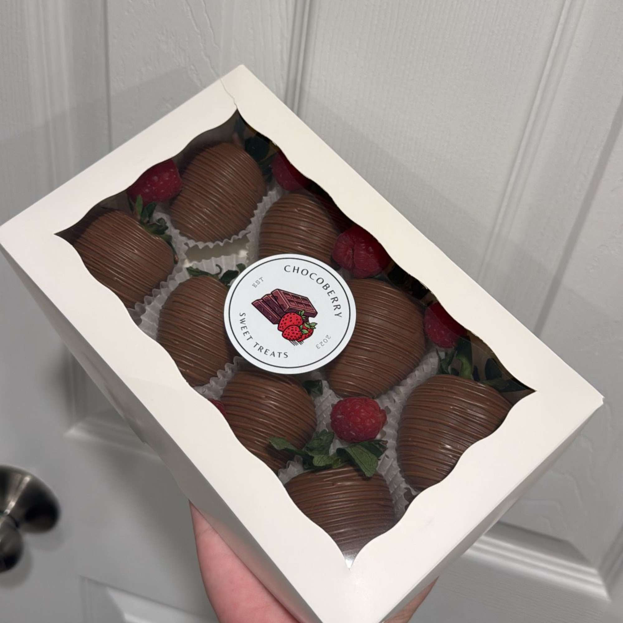 **Chocolate Covered Strawberries &ndash; Classic Box**  

Indulge in our **Chocolate Covered
