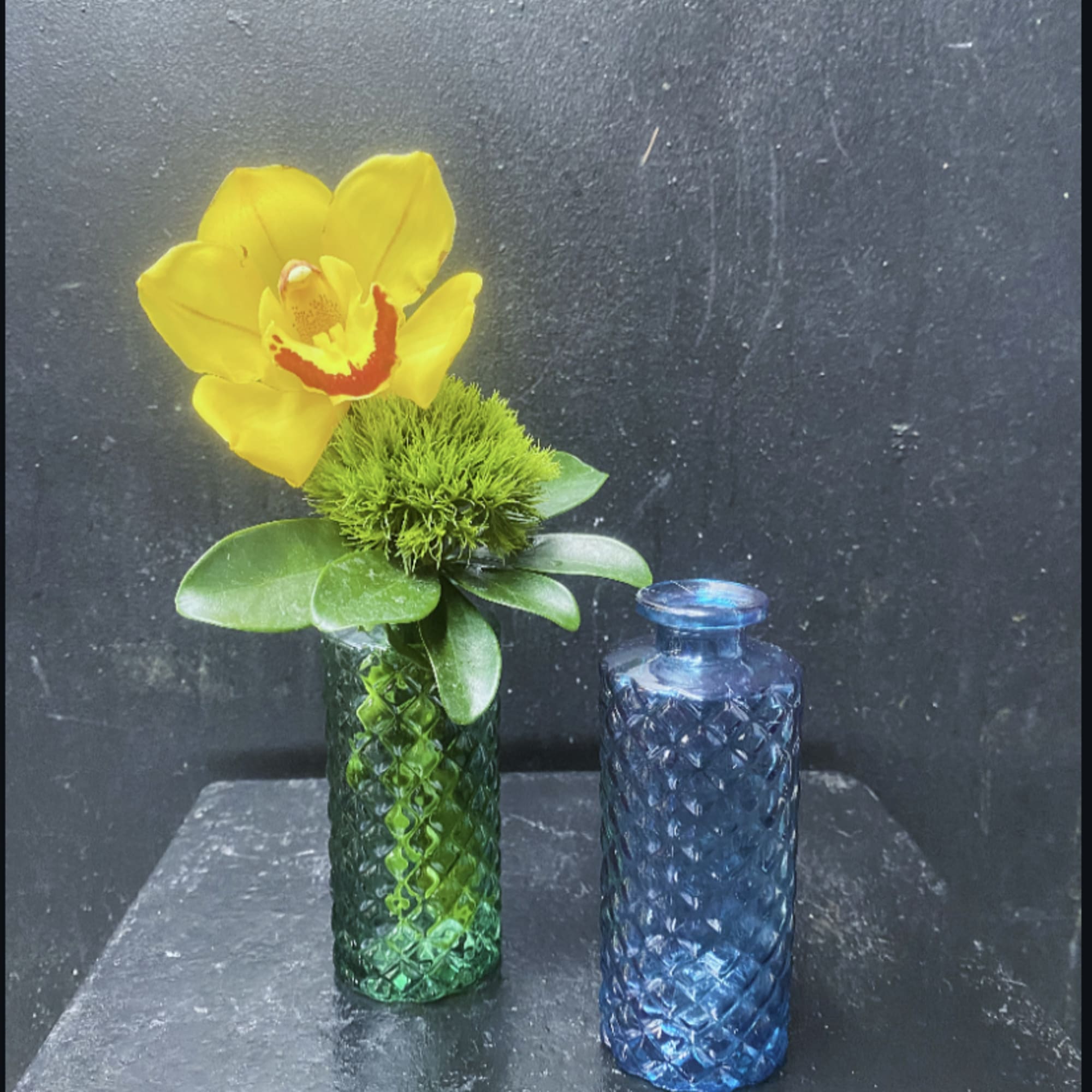 Arrangement consists of one stylish vase and a stem of available flower Arrangement consists of one stylish vase and a stem of available flower