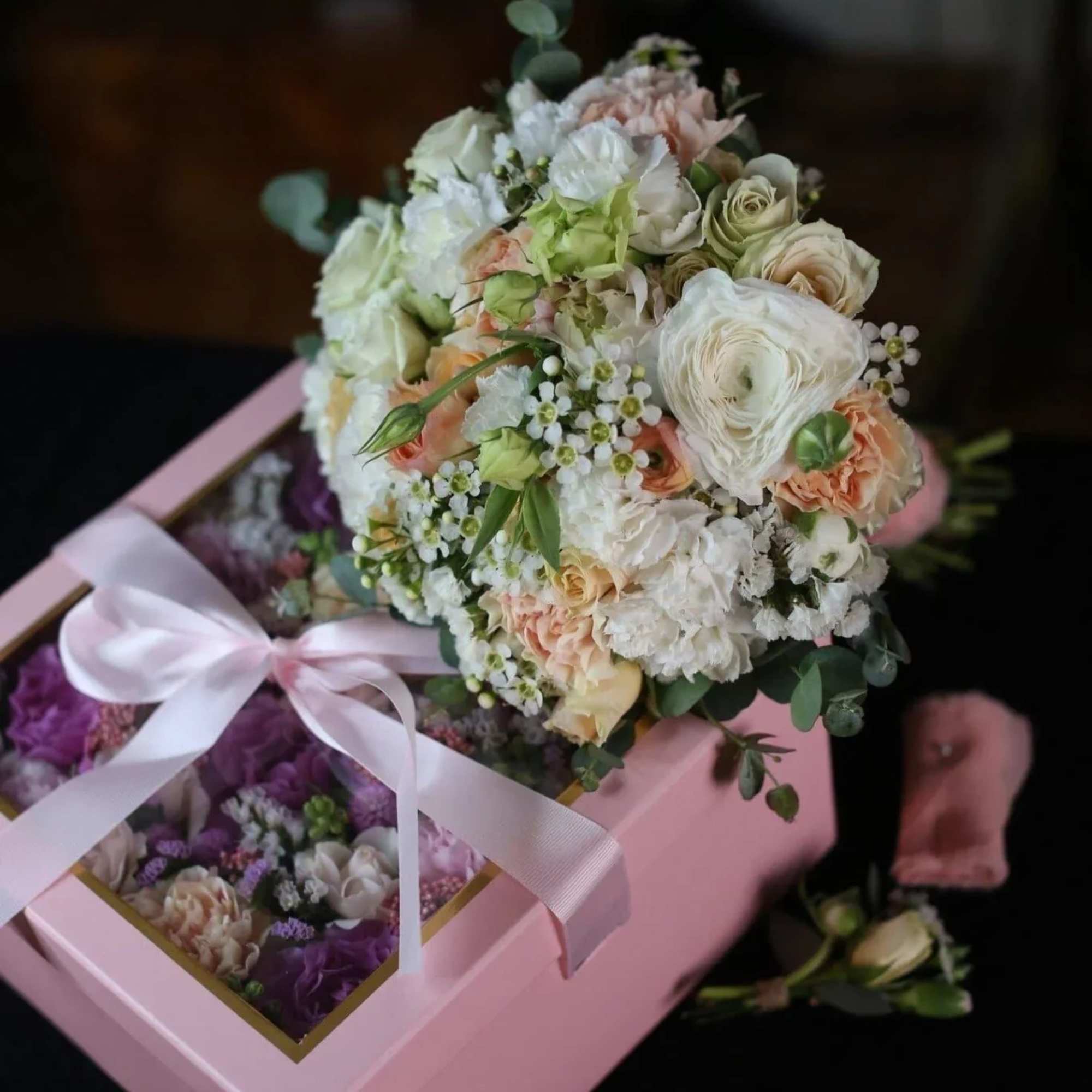It&rsquo;s the classic bridal bouquet that we offer for your special day.