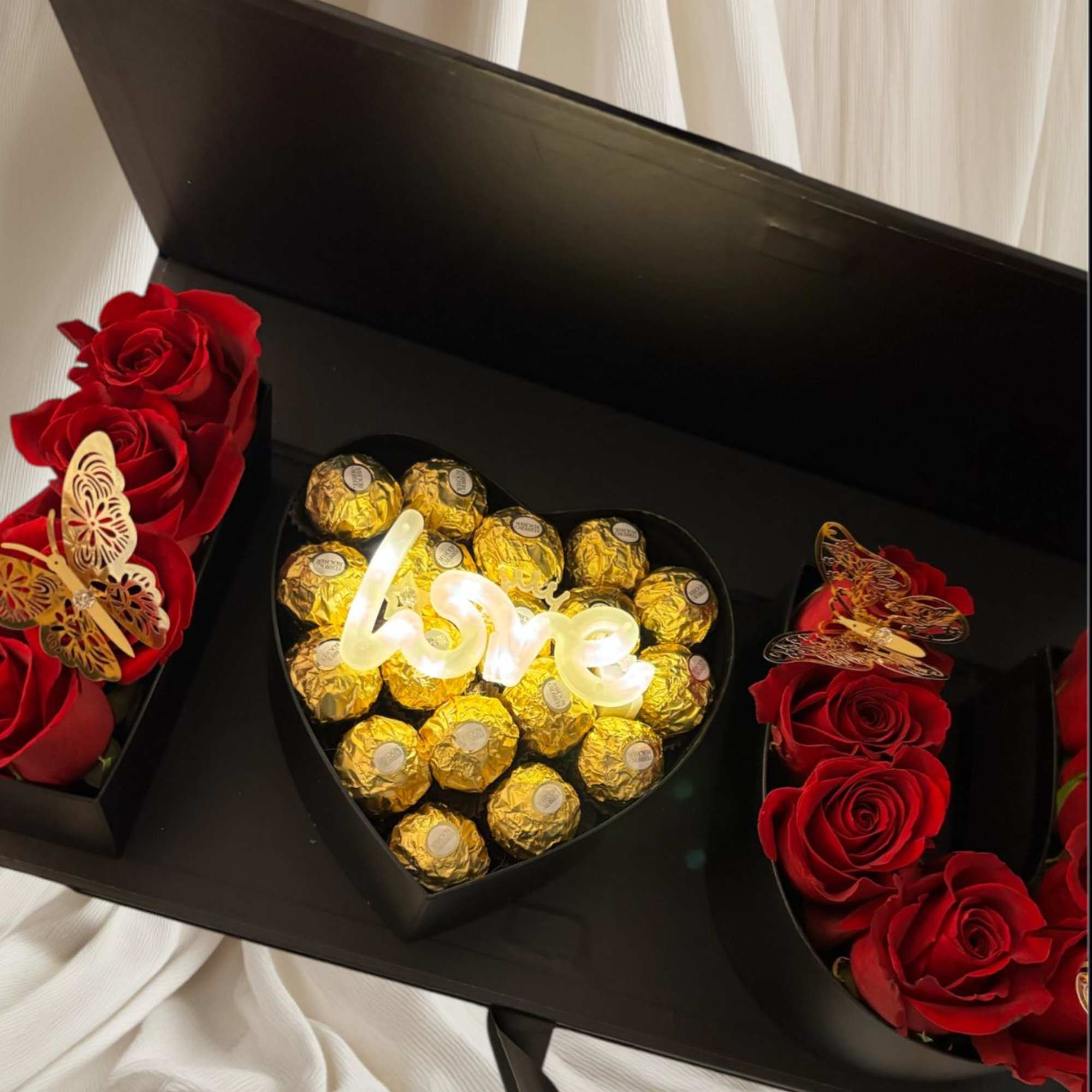 Beautiful I Love You Box with fresh Roses, can vary with the