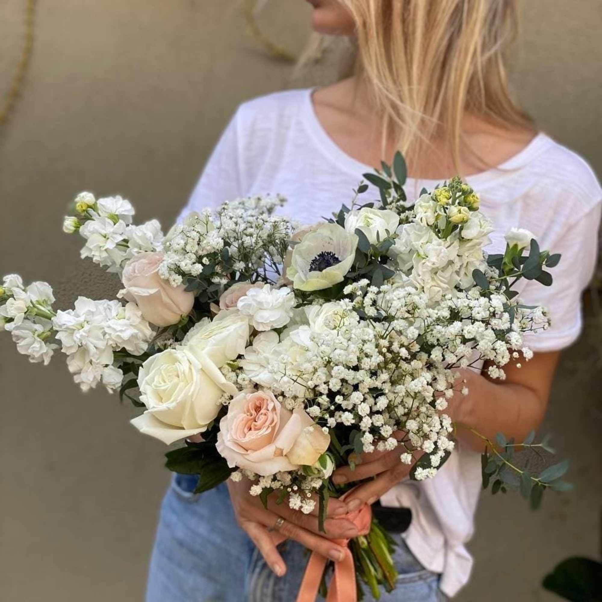 Dolly is a simple and beautiful bouquet with two types of roses