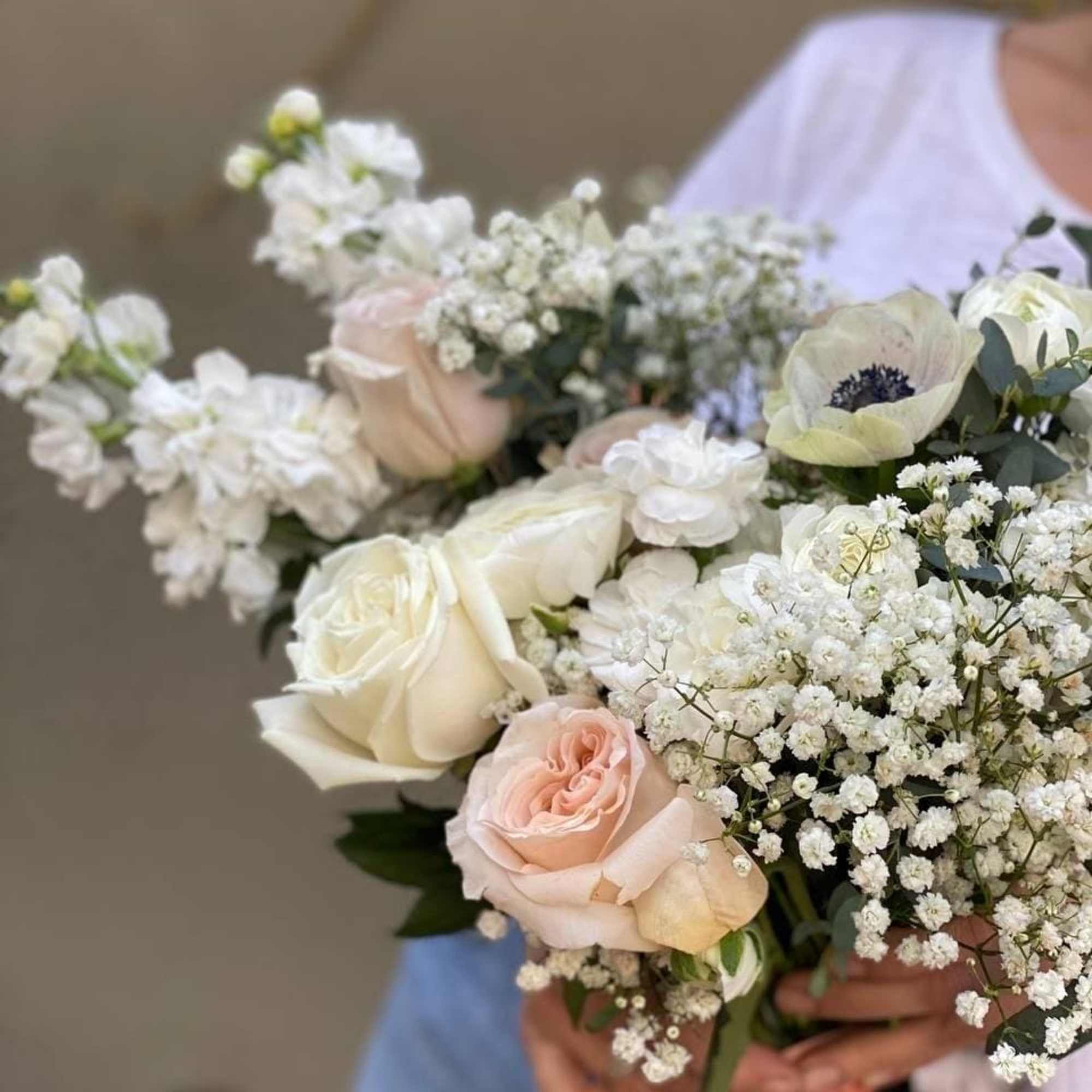Dolly is a simple and beautiful bouquet with two types of roses
