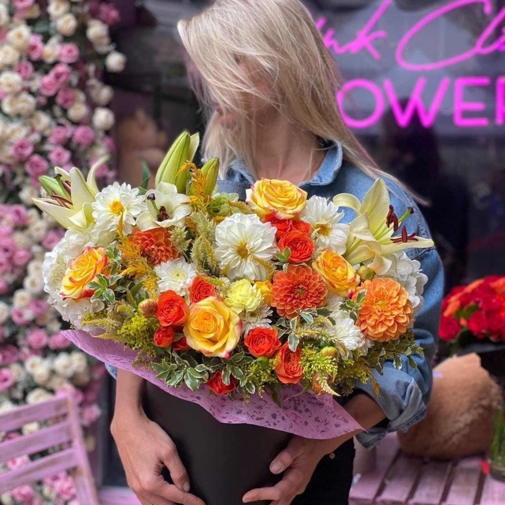 Amelita is a cute and colorful flower box with bright dahlias, orange