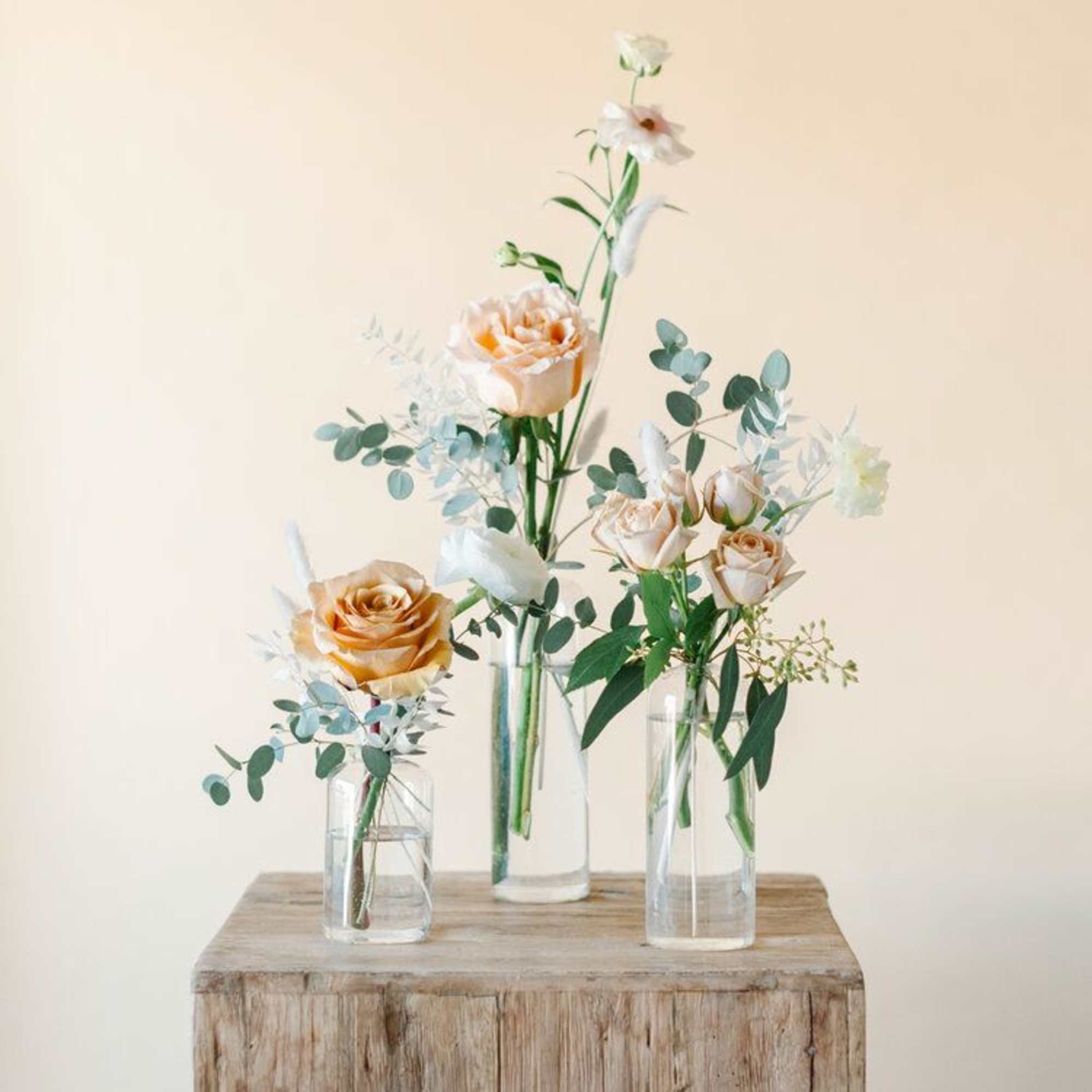 A refined floral accent for those who appreciate thoughtful details and color-driven