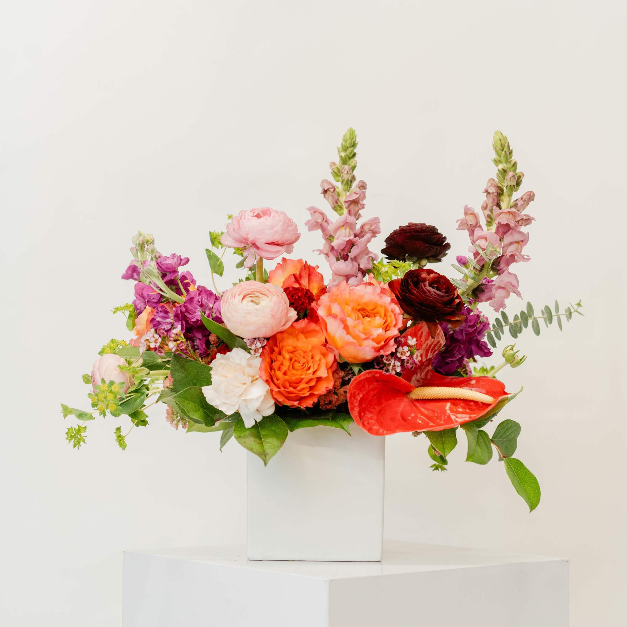 Transform your space with the large centerpiece. A stunning arrangement of premium