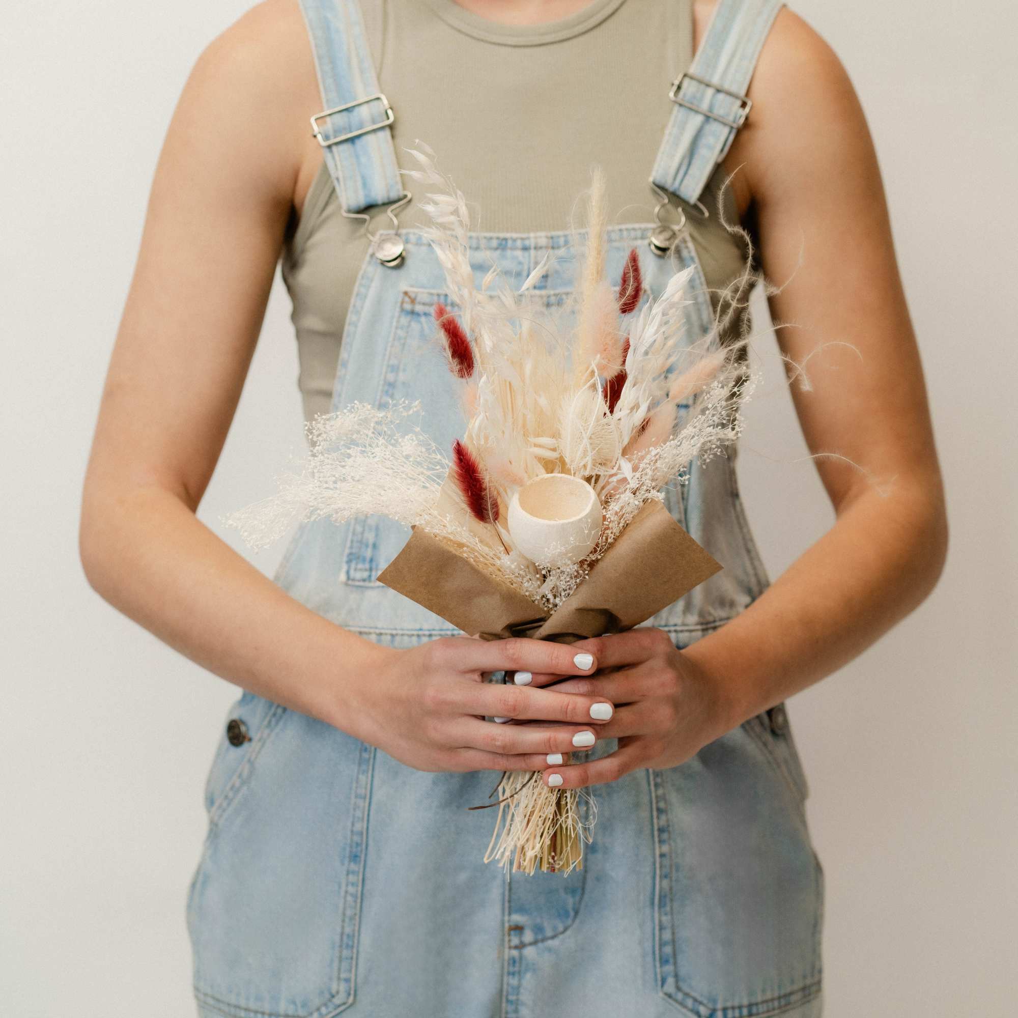 Our small dried hand-tied bouquet features a charming blend of preserved blooms