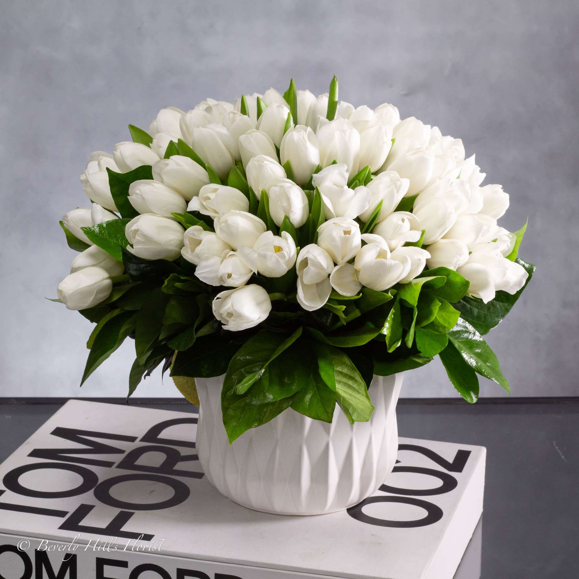 Simple elegance at it&rsquo;s best! 
A lovely bouquet of about 80 white