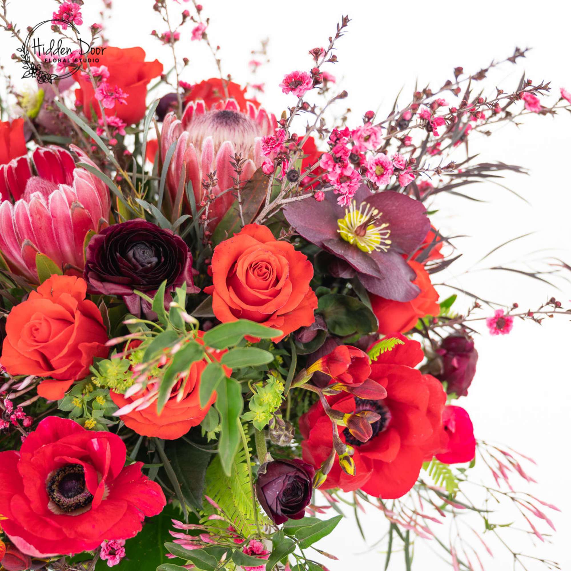 Bouquet with shades of red going from bright to dark colors, 