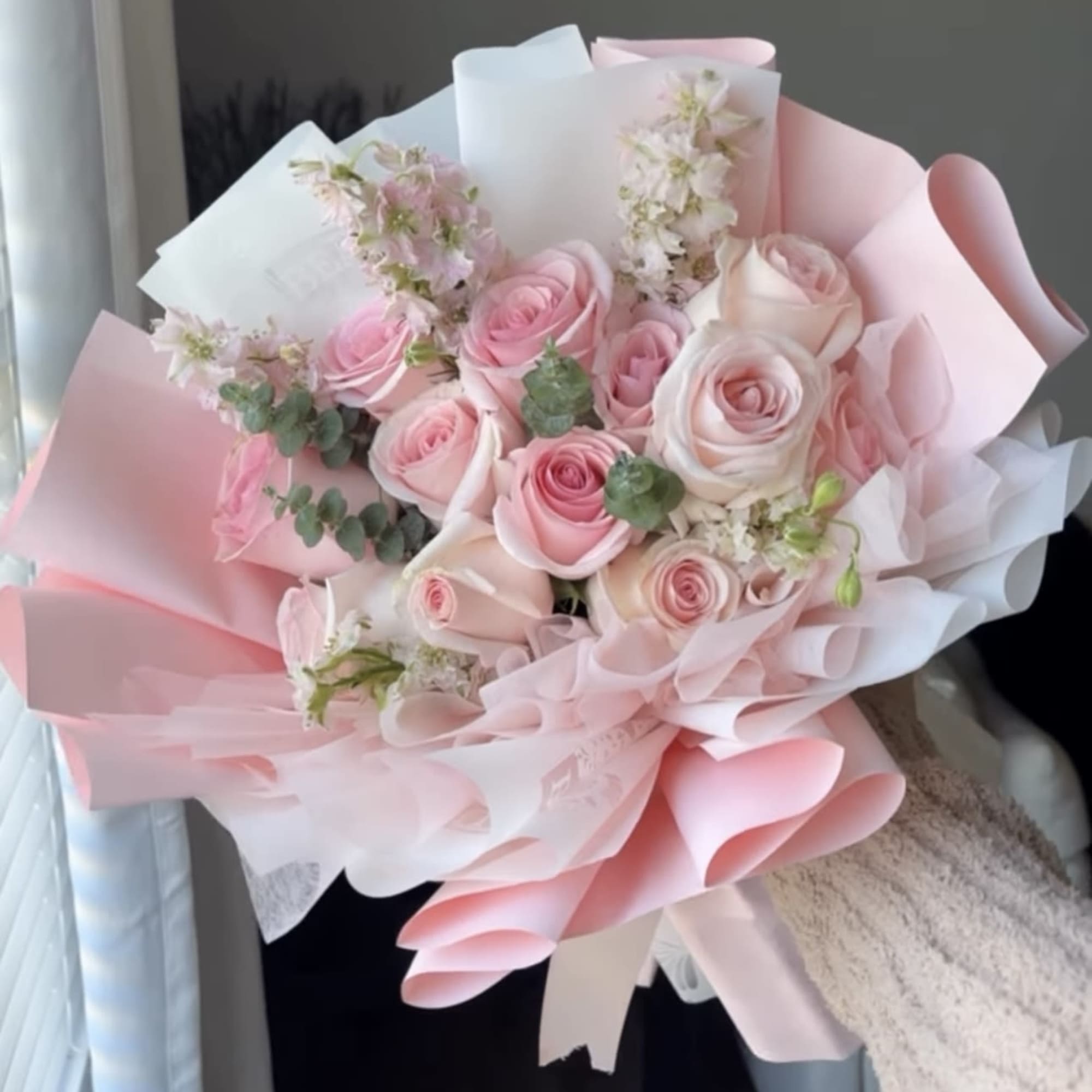 Dz roses with filler, make your roses glow up!
Color roses:
Red 
White
Pink
Hot pink
If Dz roses with filler, make your roses glow up!
Color roses:
Red 
White
Pink
Hot pink
If