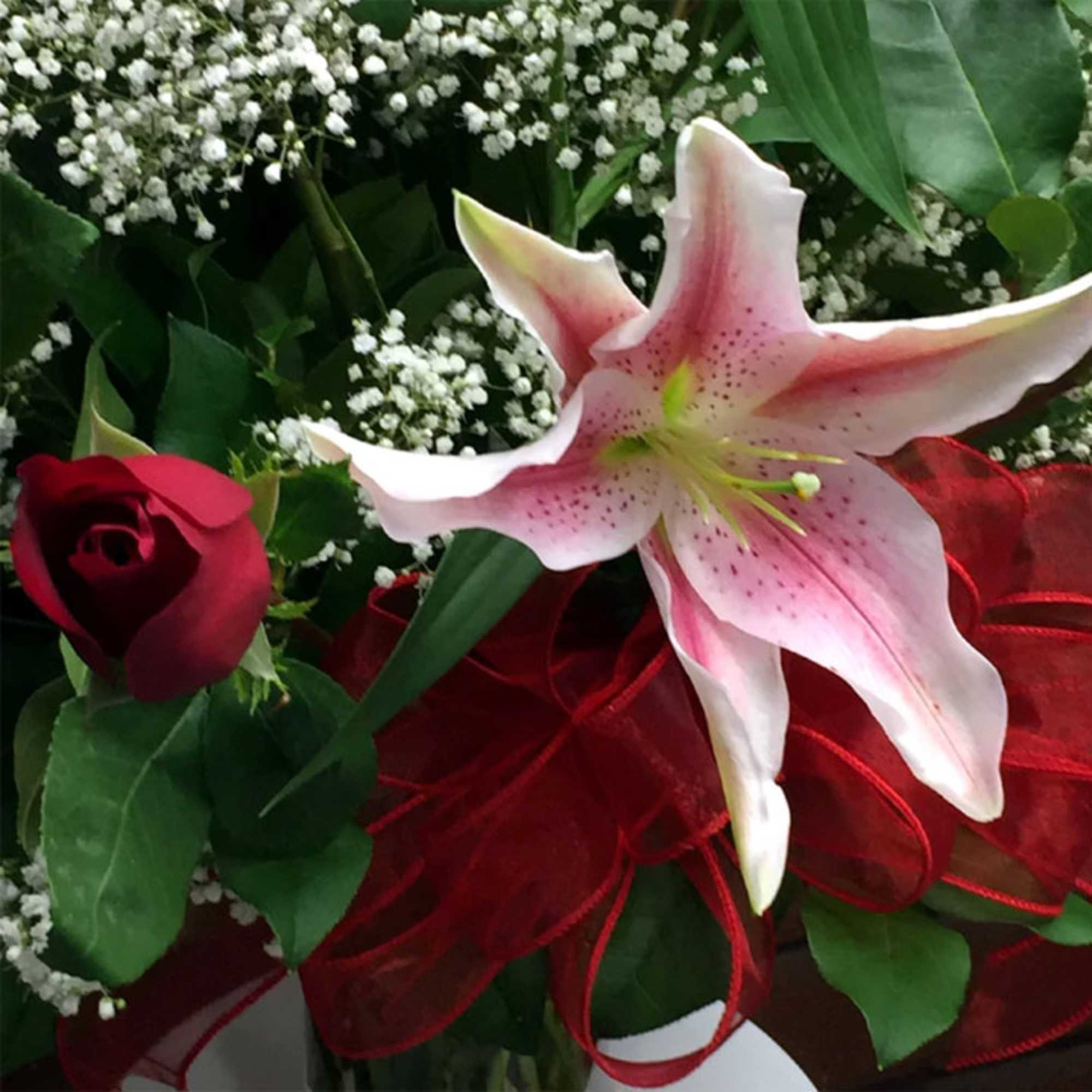 This romantic arrangement of fragrant Pink Stargazer Lilies and luxury Ecuadorian long