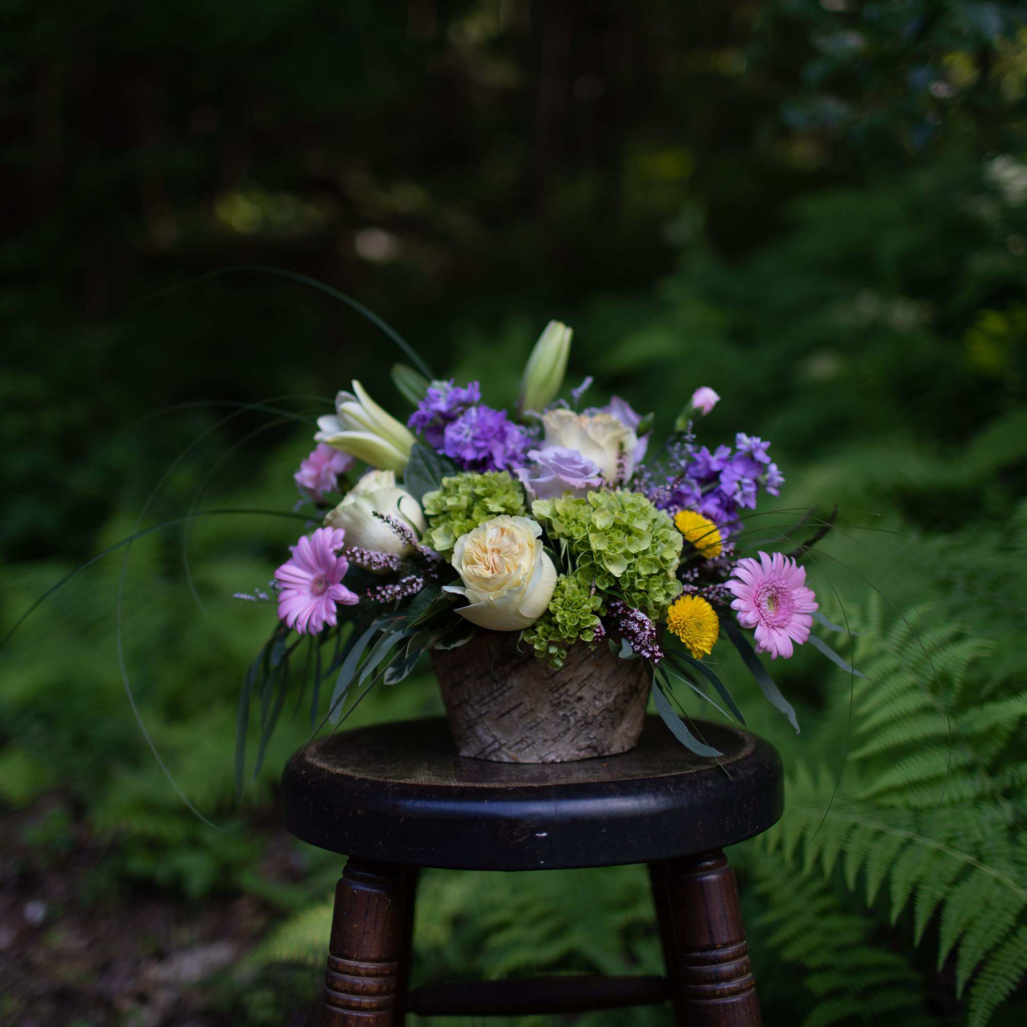 Elegantly designed garden style flowers arranged in a shabby chic novelty birch Elegantly designed garden style flowers arranged in a shabby chic novelty birch