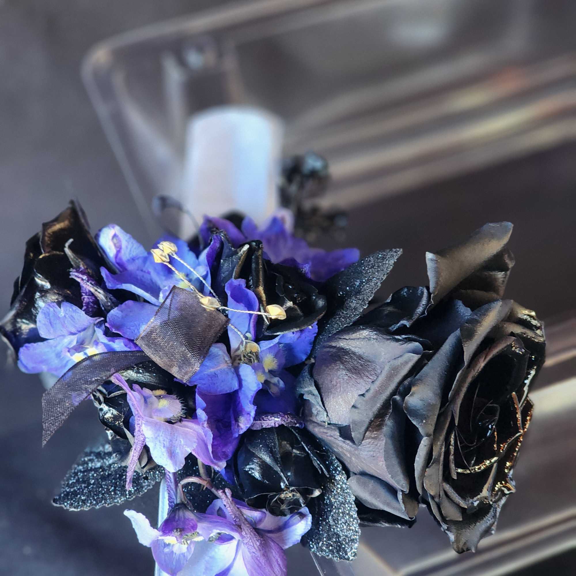 Please specify colors and flowers. We will do our best to accommodate