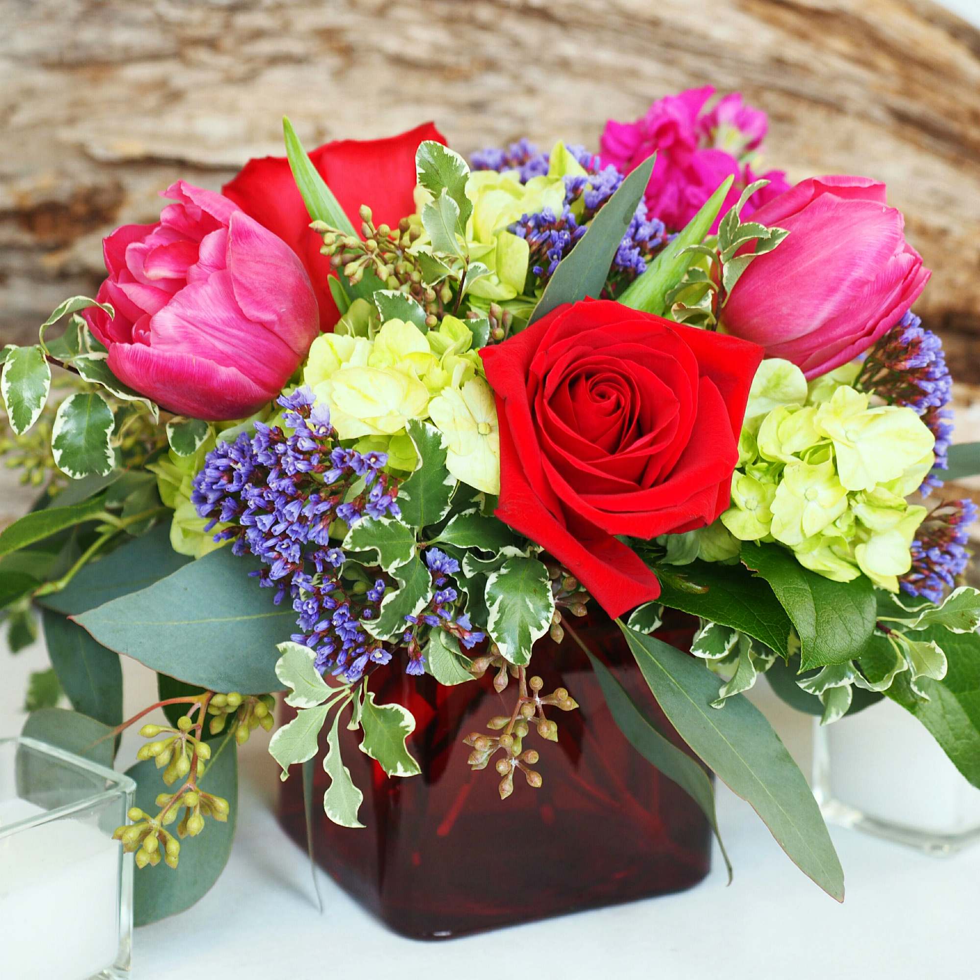 Vibrant. Fresh. Sophisticated. 

Low and full design with fluffy hydrangea, roses, tulips
