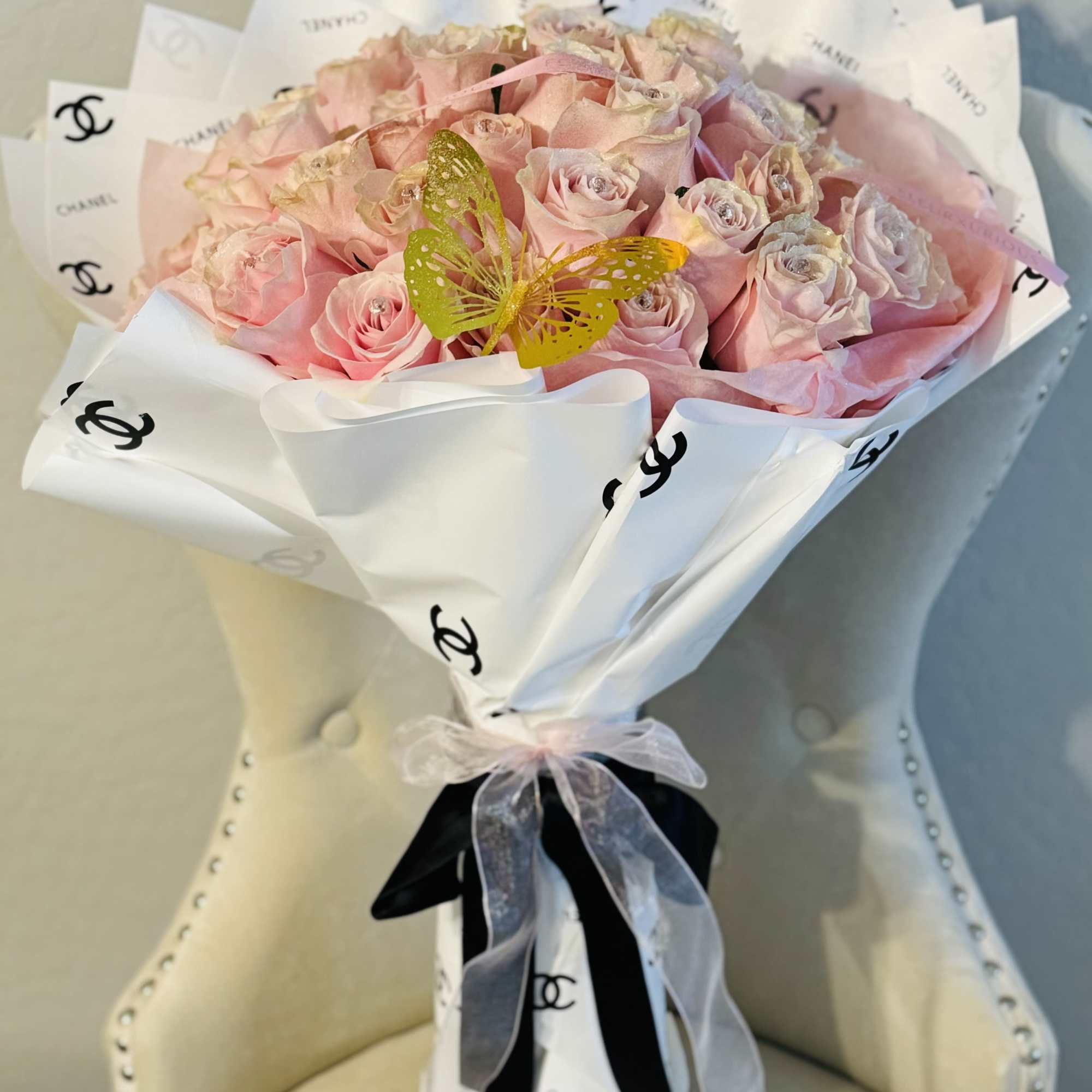 50 premium Pink Mondial Roses for the girl who loves the luxuries