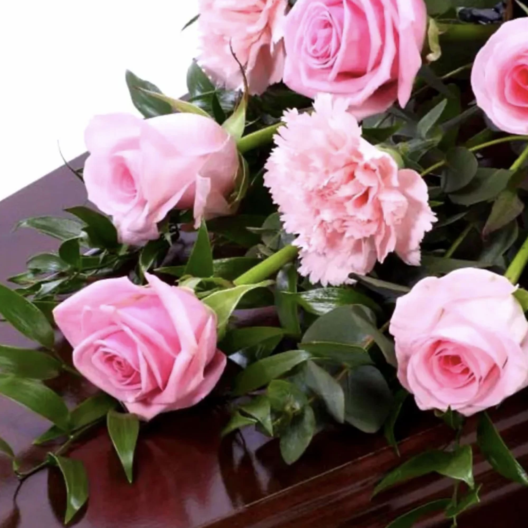 Pink Rose combine with pink carnations and luxurious foliages to create this