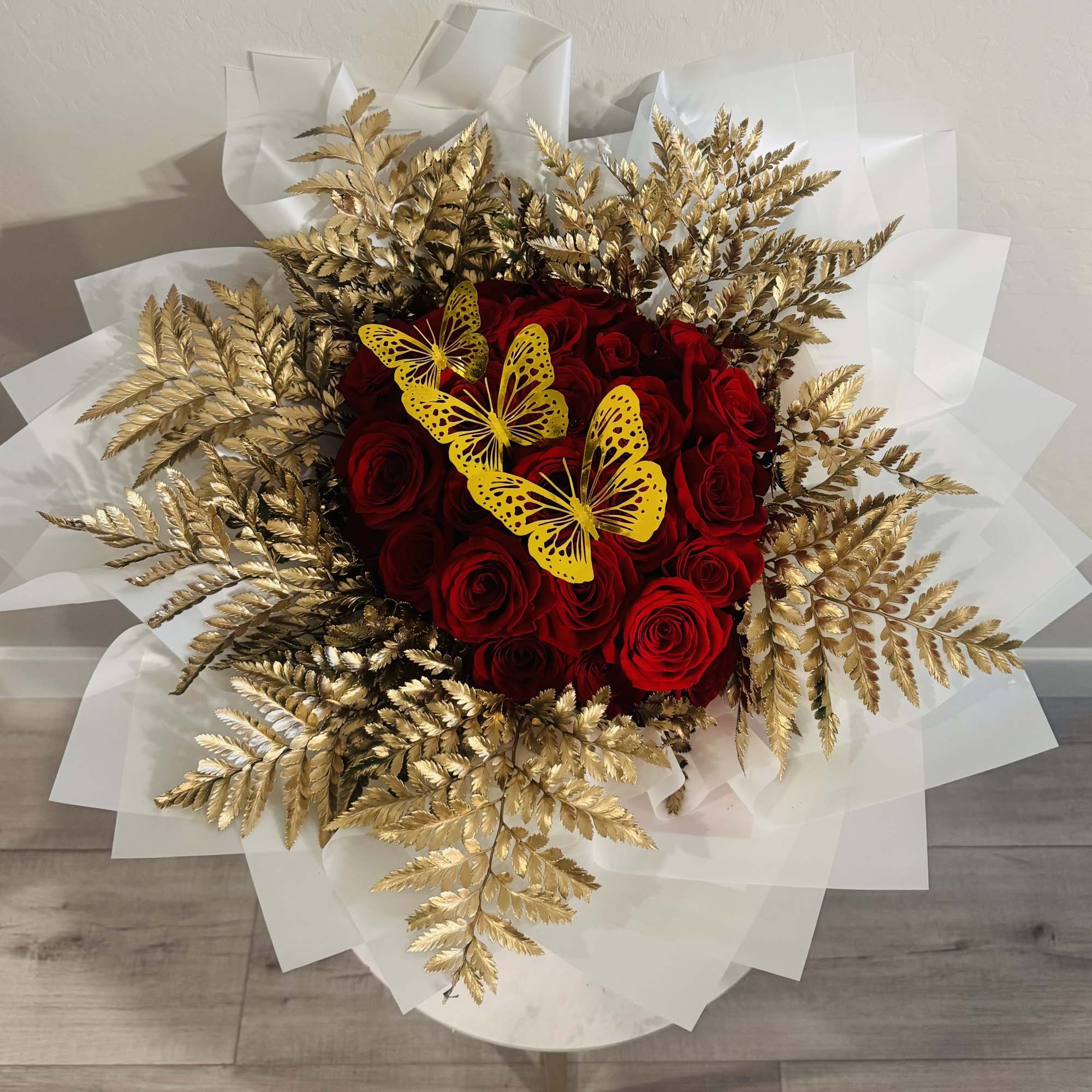 This one is a STUNNER!!! If your love love&rsquo;s red roses, then