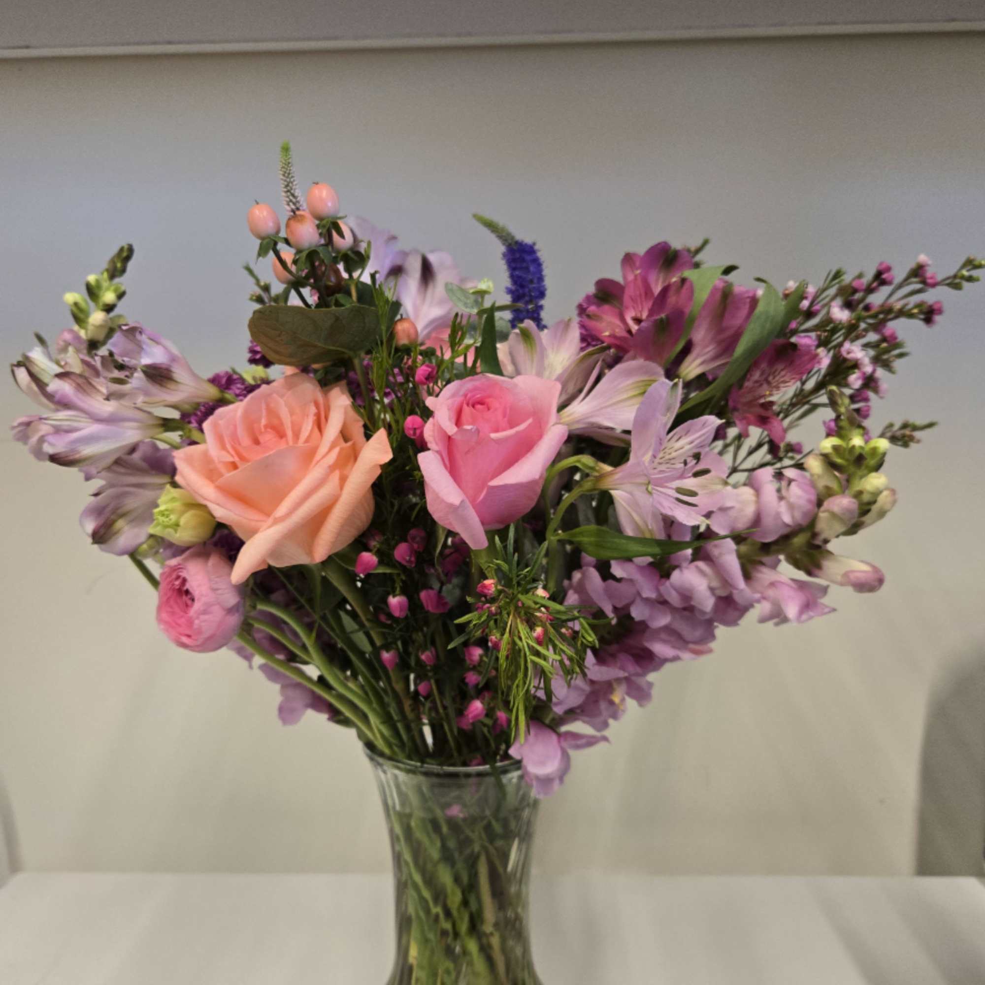 Beautifully feminine in pink and the perfect gift! Contains over 20 stems