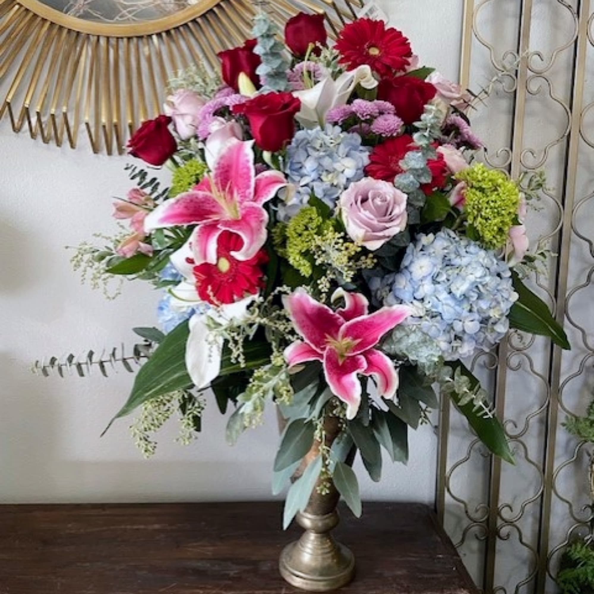 A Romantic Symphony of Stunning Blooms
Sweep someone off their feet with Lovestruck A Romantic Symphony of Stunning Blooms
Sweep someone off their feet with Lovestruck