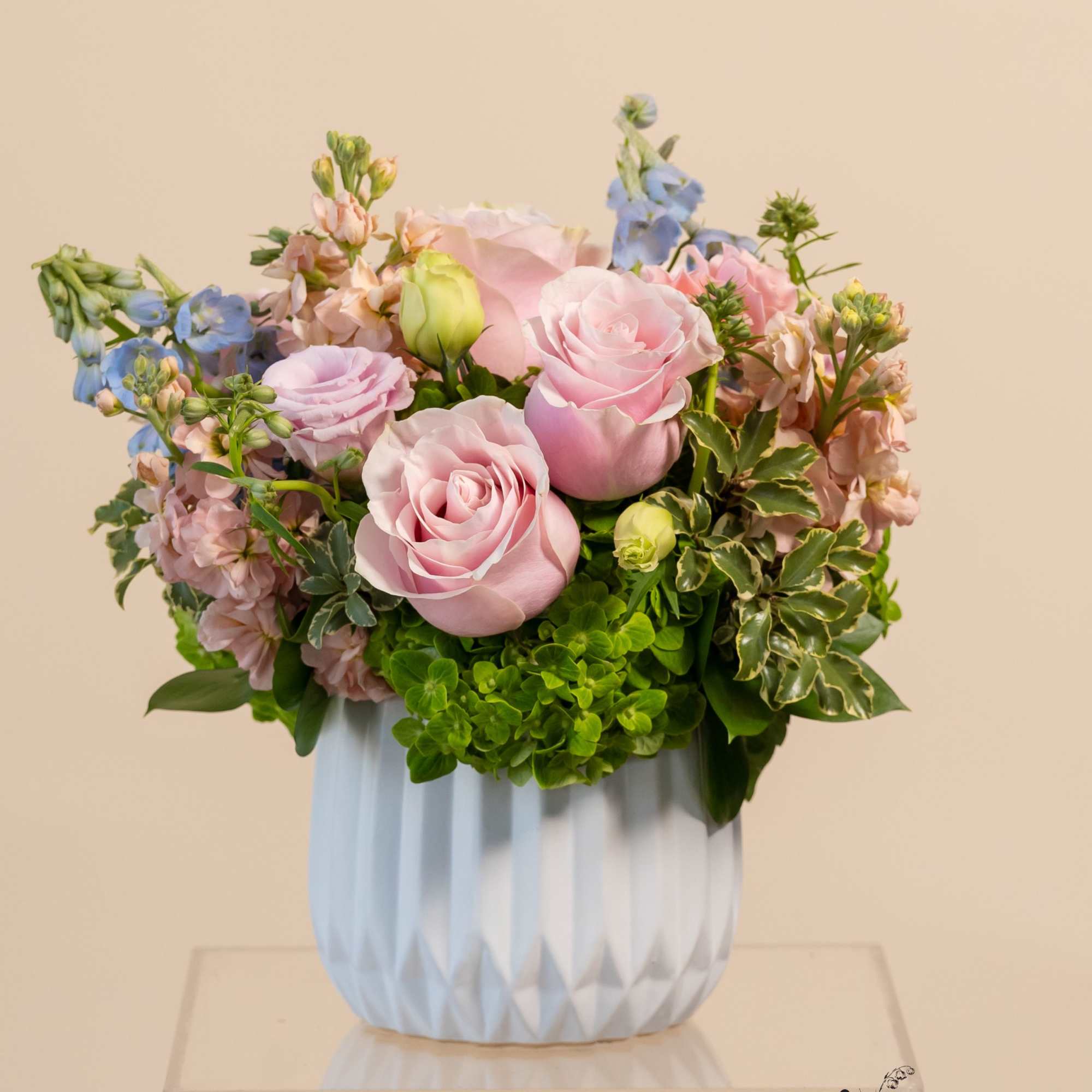 Soft, romantic, and elegant, My Sweet Mom is a dreamy arrangement designed Soft, romantic, and elegant, My Sweet Mom is a dreamy arrangement designed