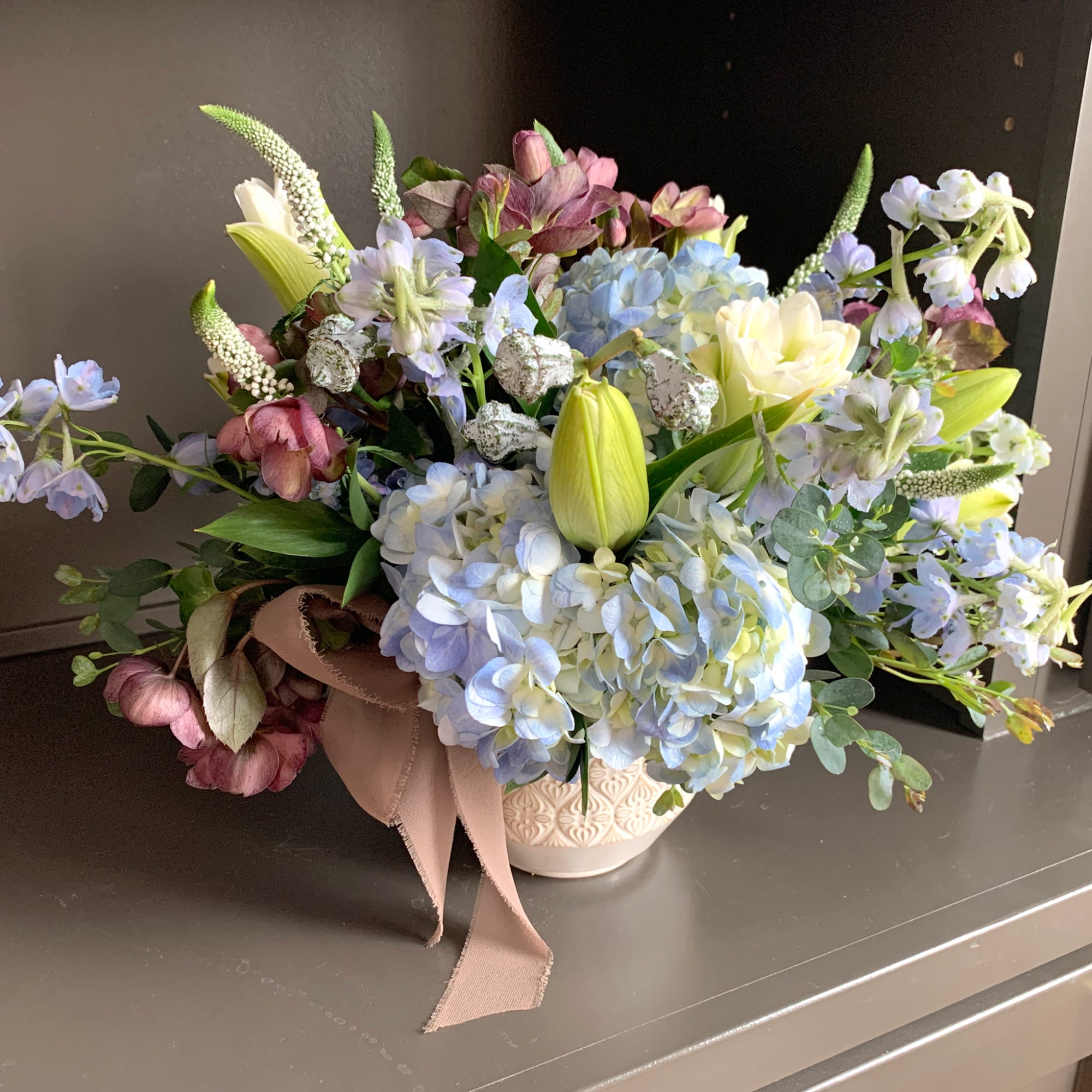 Standard    |    Vase with a lush