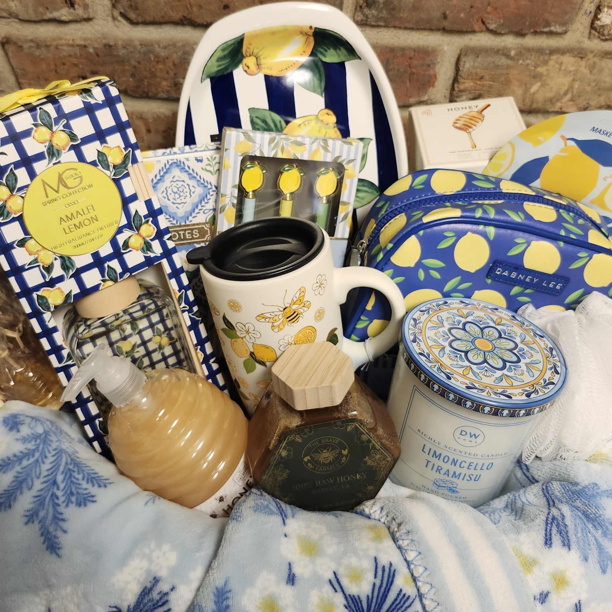 These baskets are one of a kind. Please call to order 504-341-4305.

This