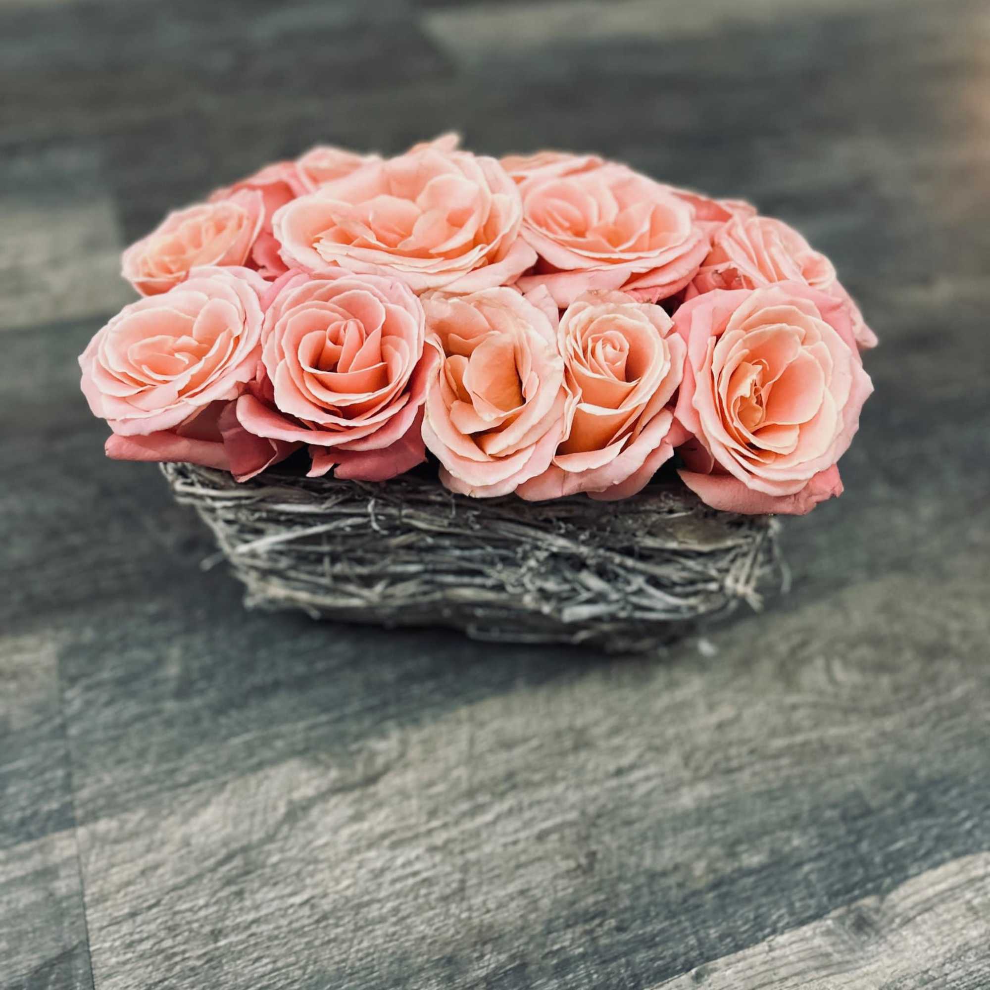 A gorgeous assortment of fresh cut roses any color of your choice A gorgeous assortment of fresh cut roses any color of your choice