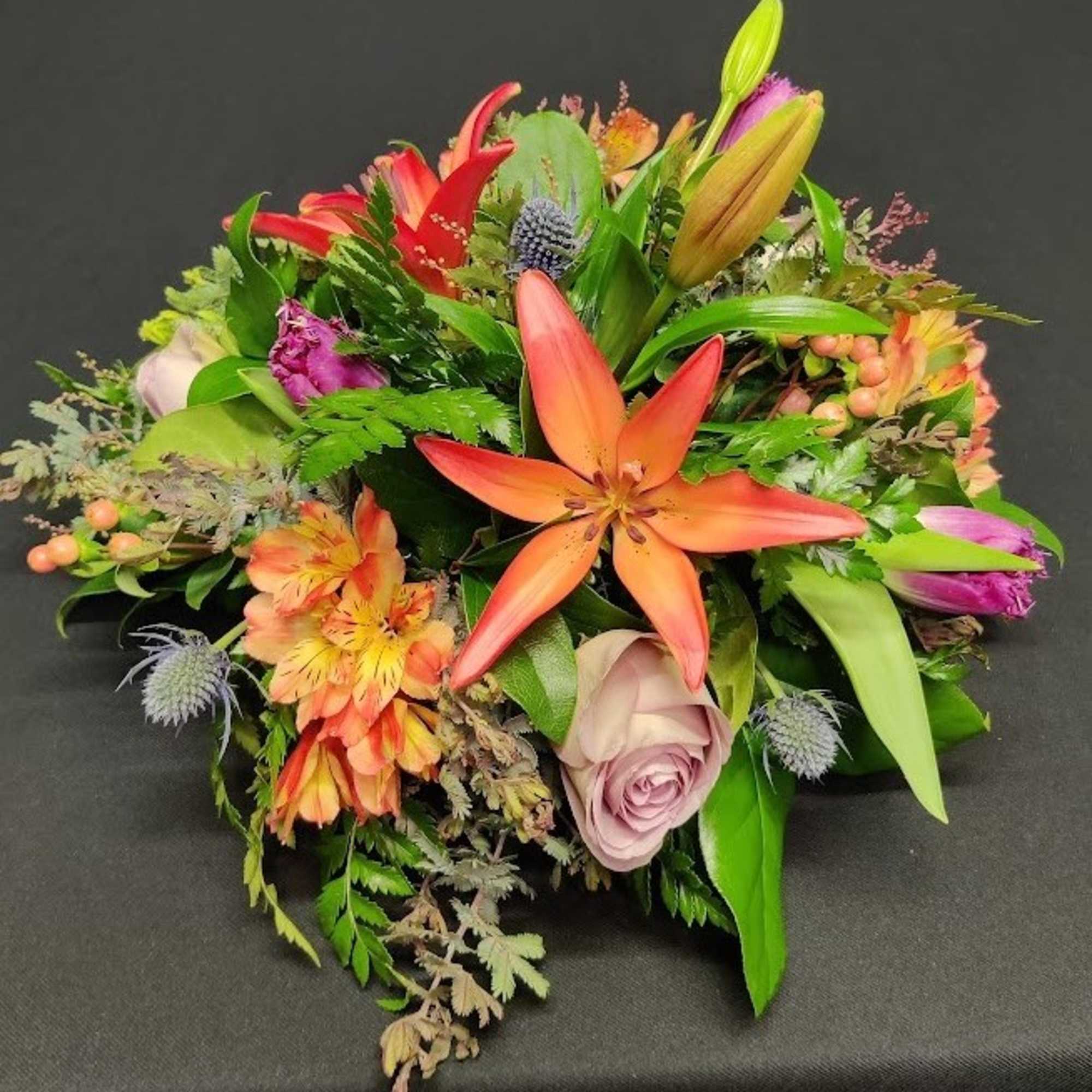 Easy to transport with you to the festivities. Small autumn centerpiece for Easy to transport with you to the festivities. Small autumn centerpiece for
