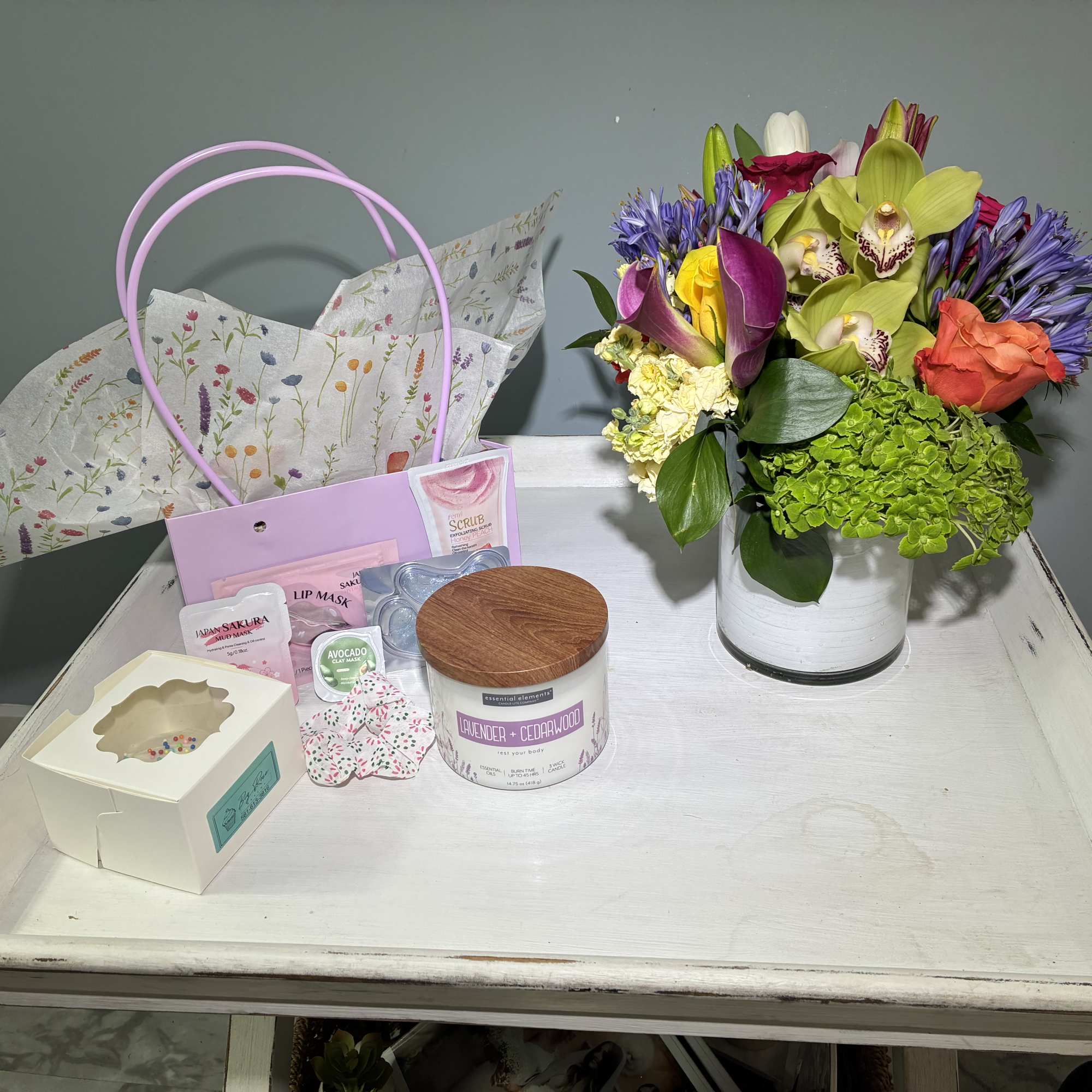 Our best-selling arrangement features a beautiful assortment of luxury flowers featuring  Our best-selling arrangement features a beautiful assortment of luxury flowers featuring