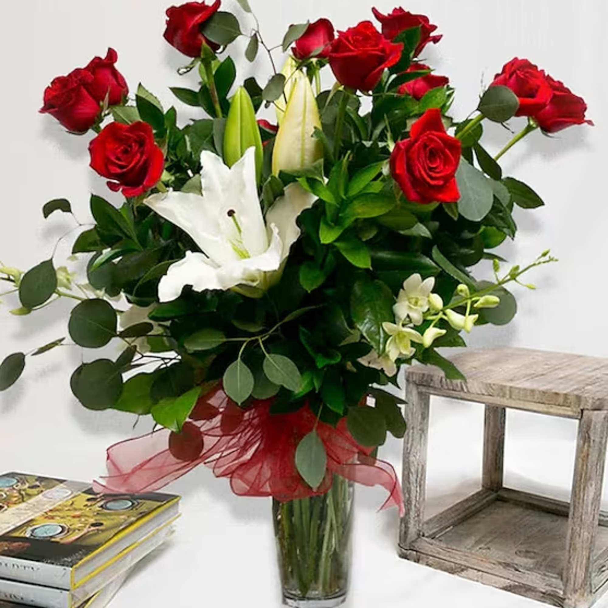 A stunning mix of 12, 24 or 36 premium long-stem roses, casablanca