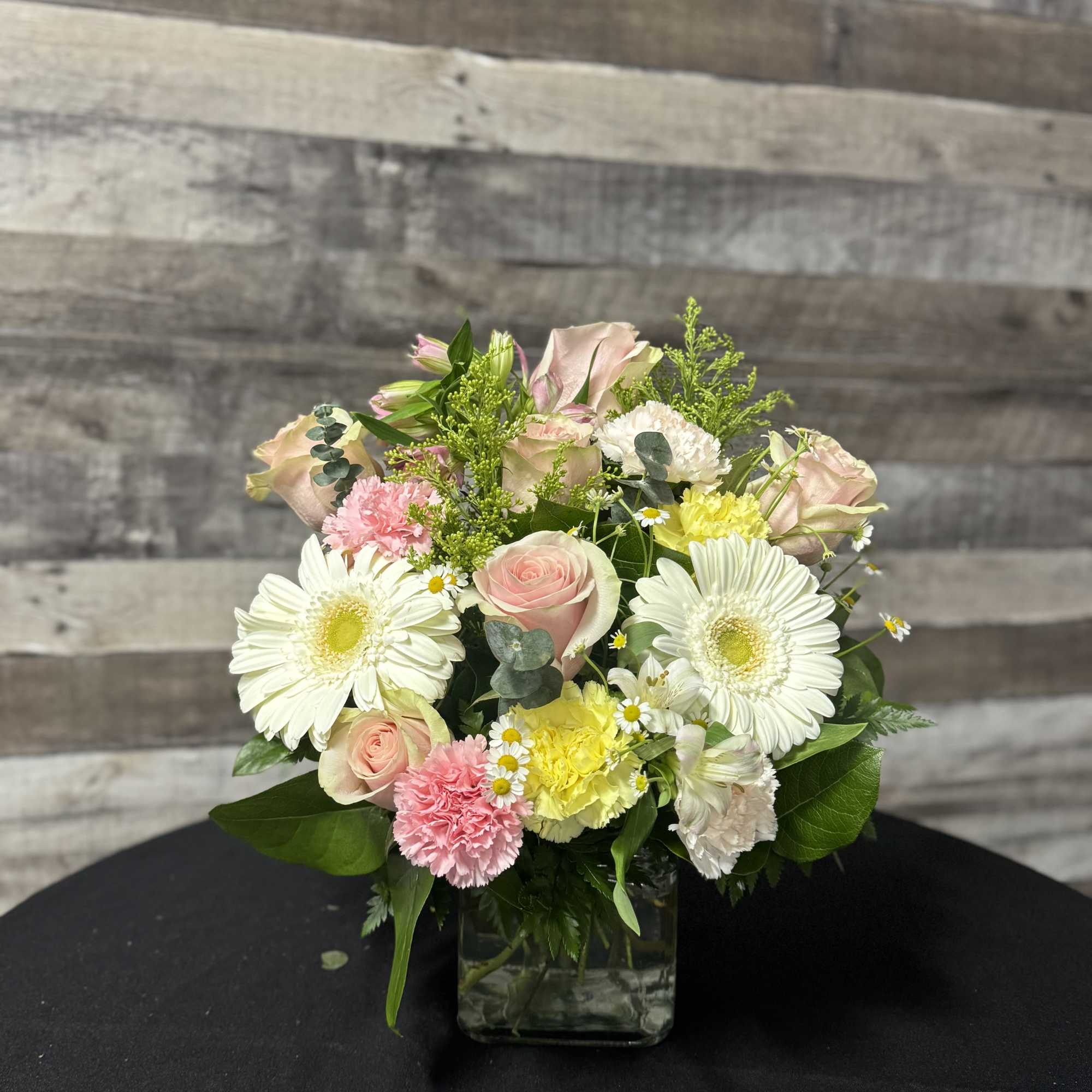 Having trouble deciding on an arrangement? 
Let us design a perfect mixed
