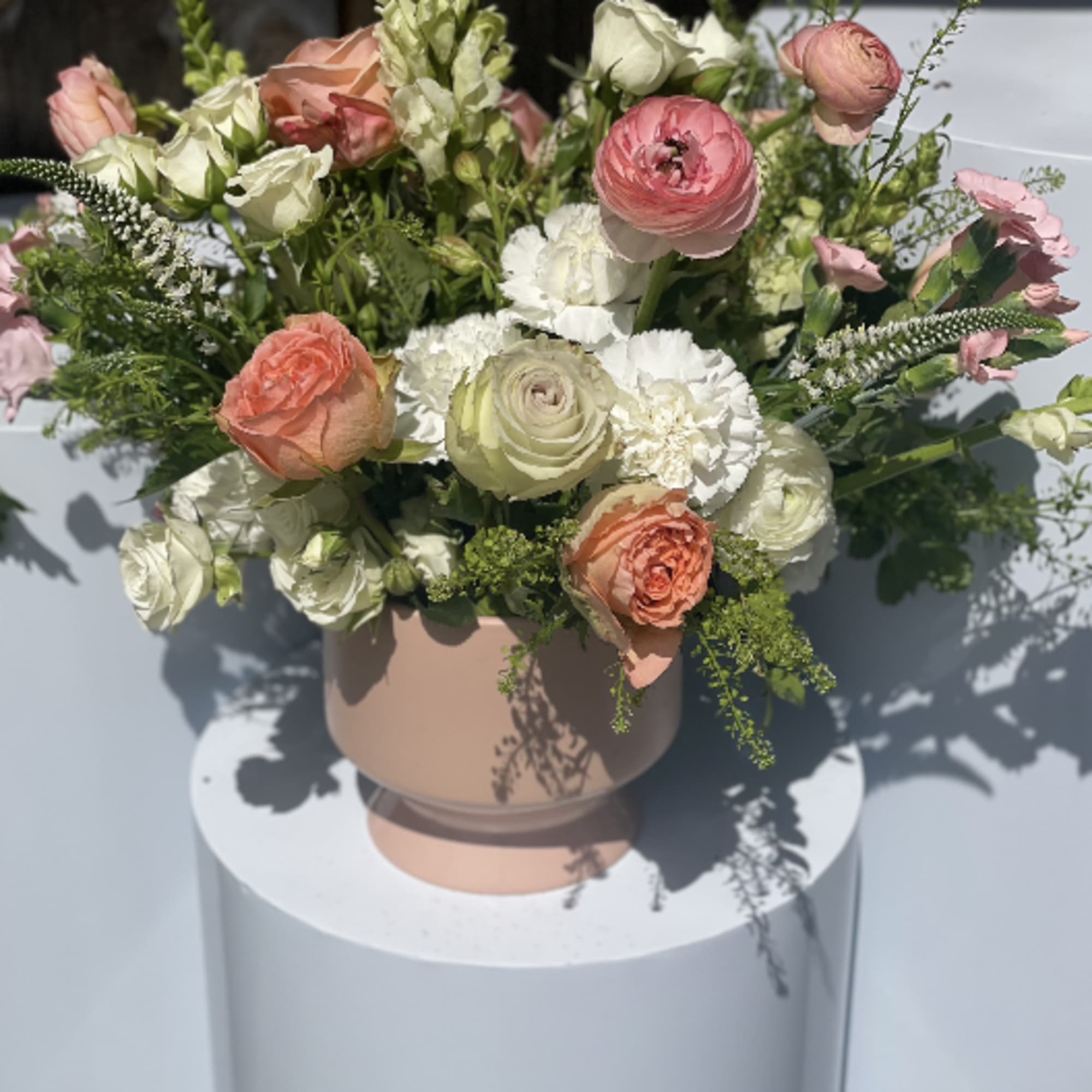 Lovely peach 6&quot; ceramic pot overflowing  with bright cream and peach