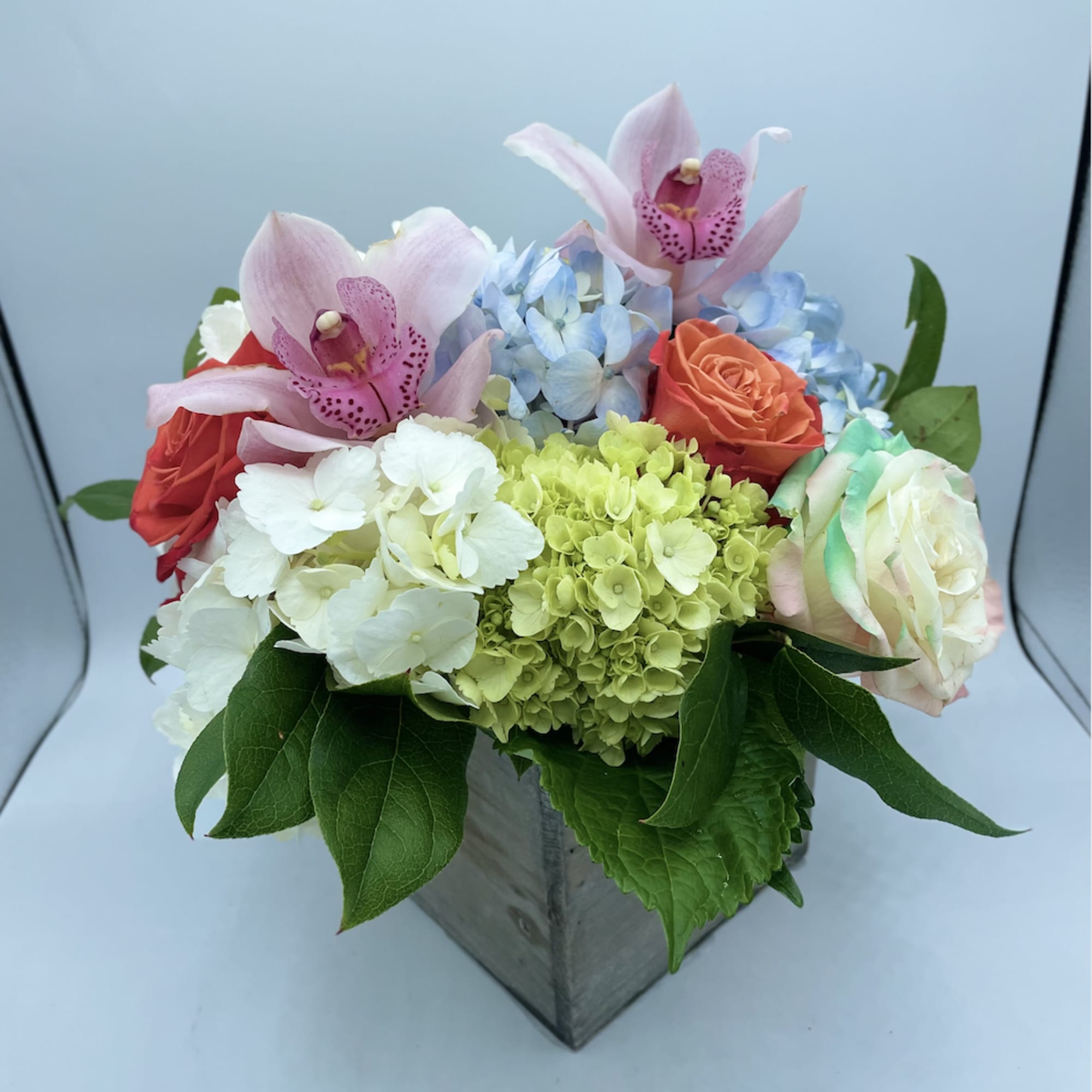 A beautiful and vibrant arrangement that can brighten the day! This weekly