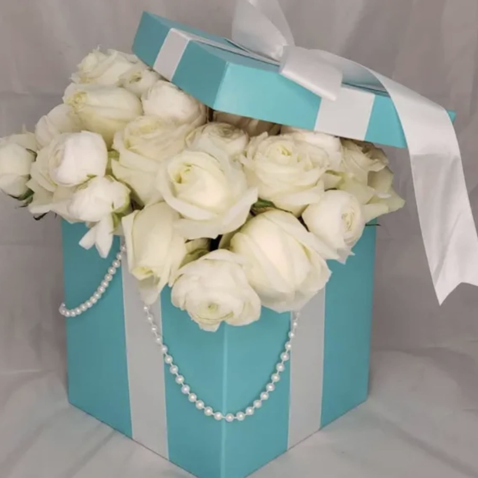 XL Box of   24 Pure White Large Bloom Premium Roses