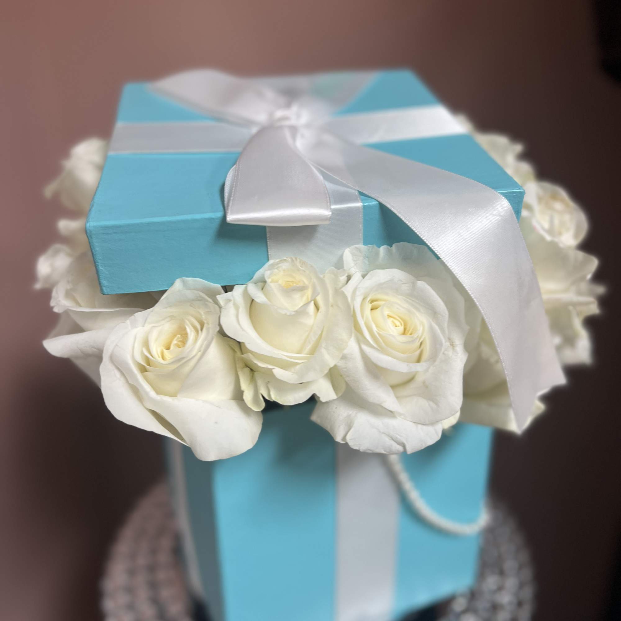 XL Box of   24 Pure White Large Bloom Premium Roses