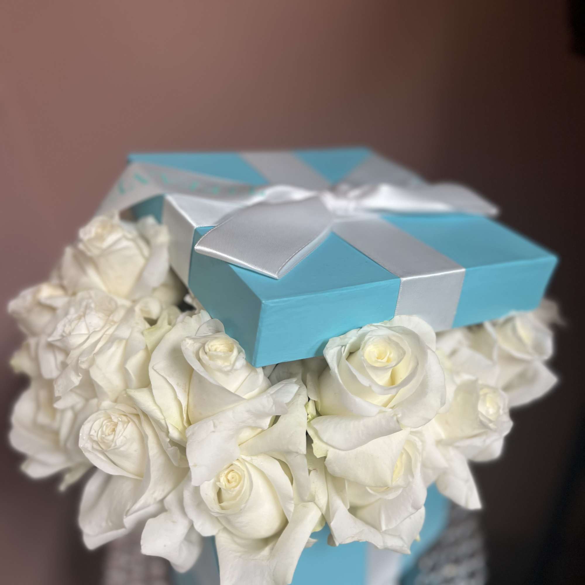 XL Box of   24 Pure White Large Bloom Premium Roses