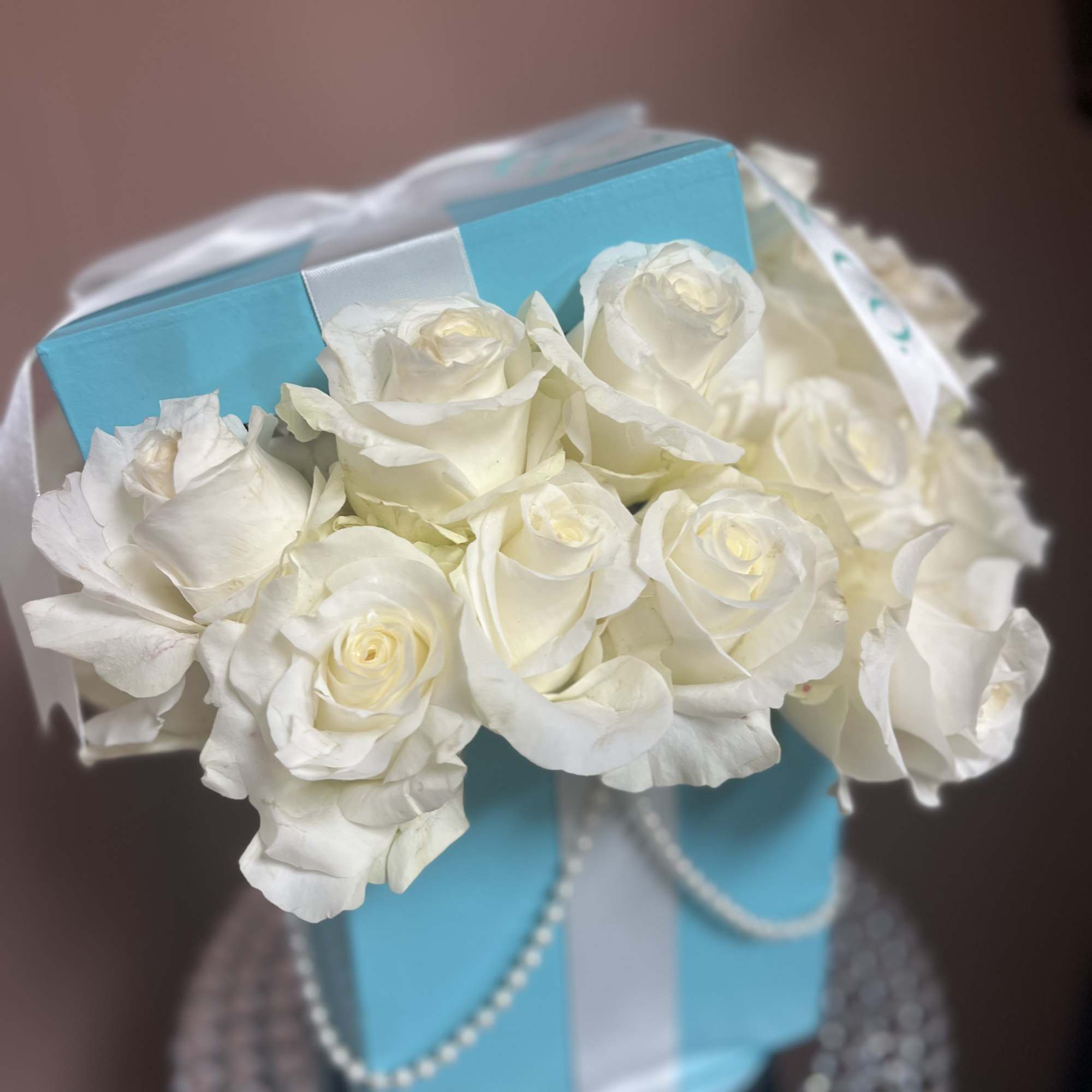 XL Box of   24 Pure White Large Bloom Premium Roses