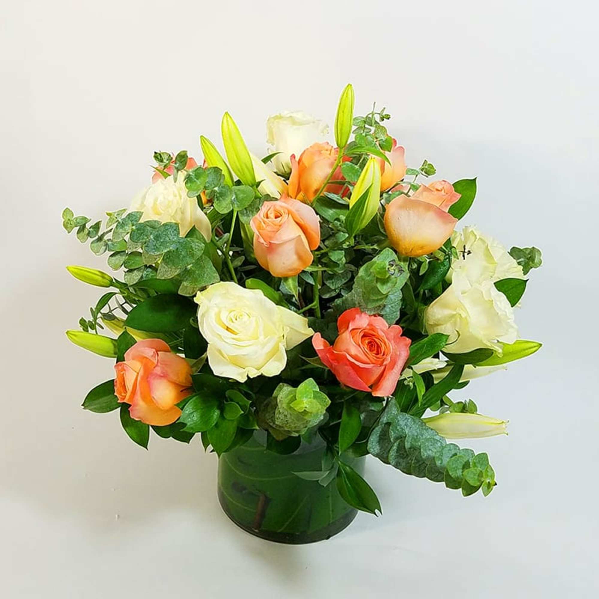 Beautiful arrangement with Light Color Roses, Lilys, eucalyptus and other fillers Beautiful arrangement with Light Color Roses, Lilys, eucalyptus and other fillers