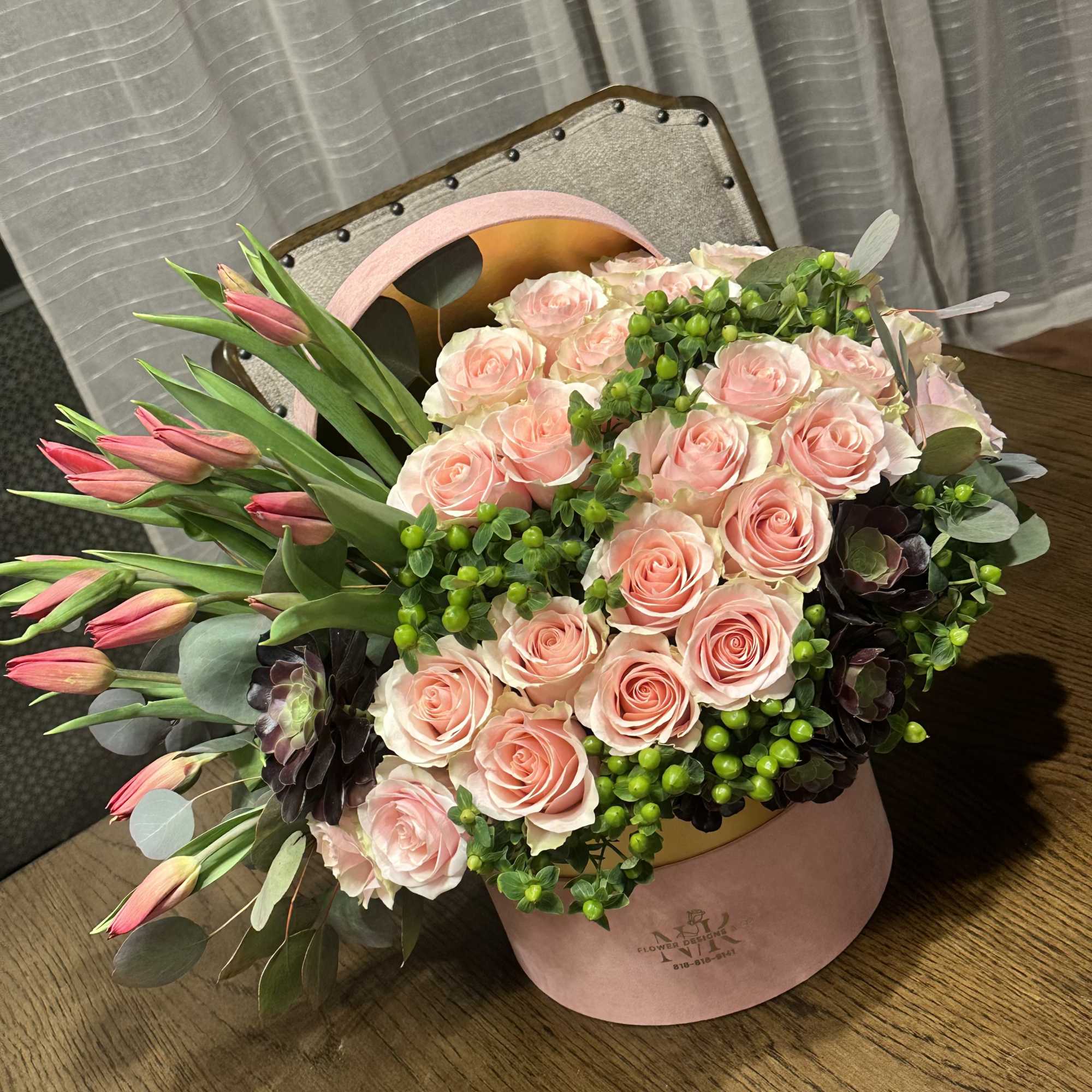 Different, modern and delightful arrangement! 