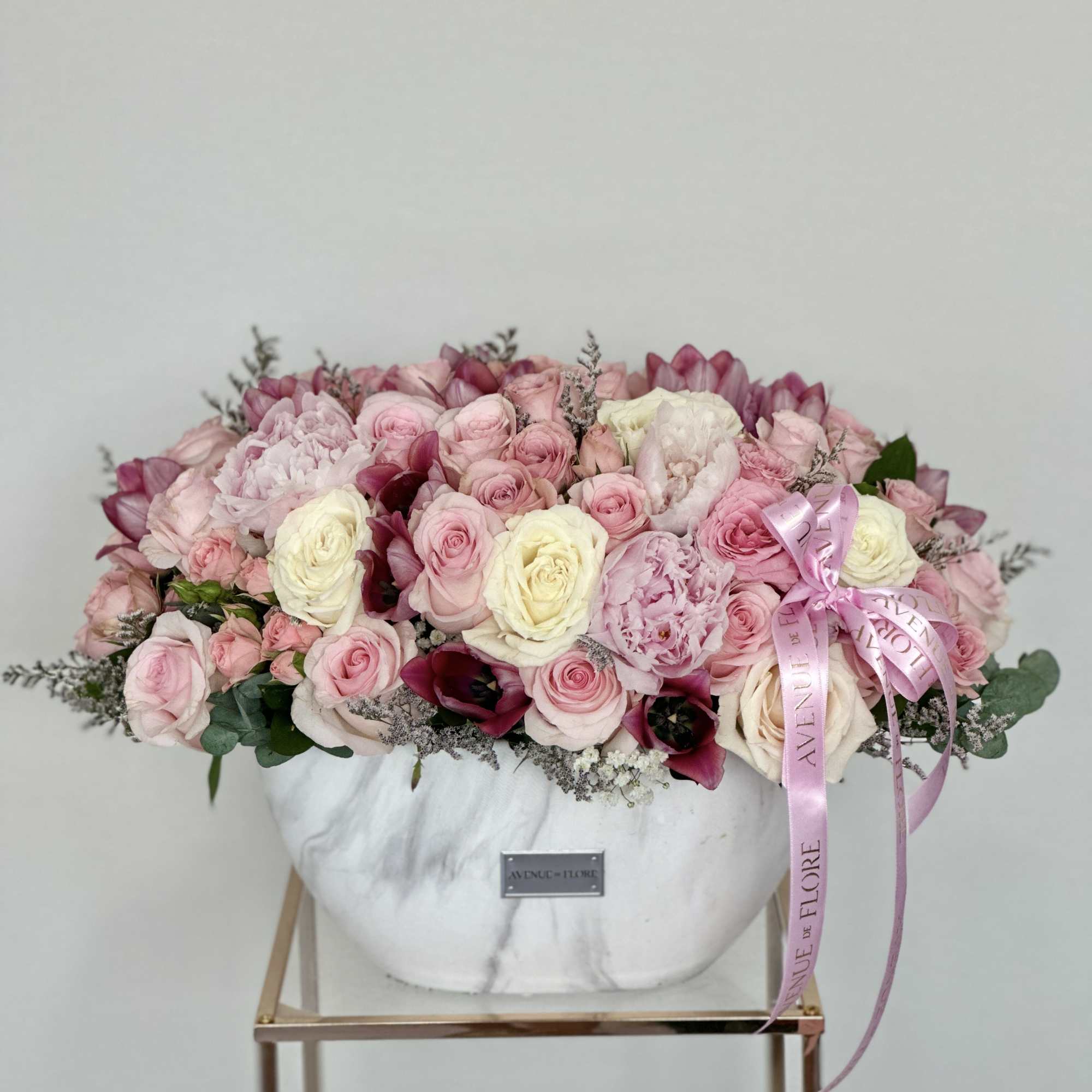 Introducing a chic marble vase adorned with a breathtaking medley of white