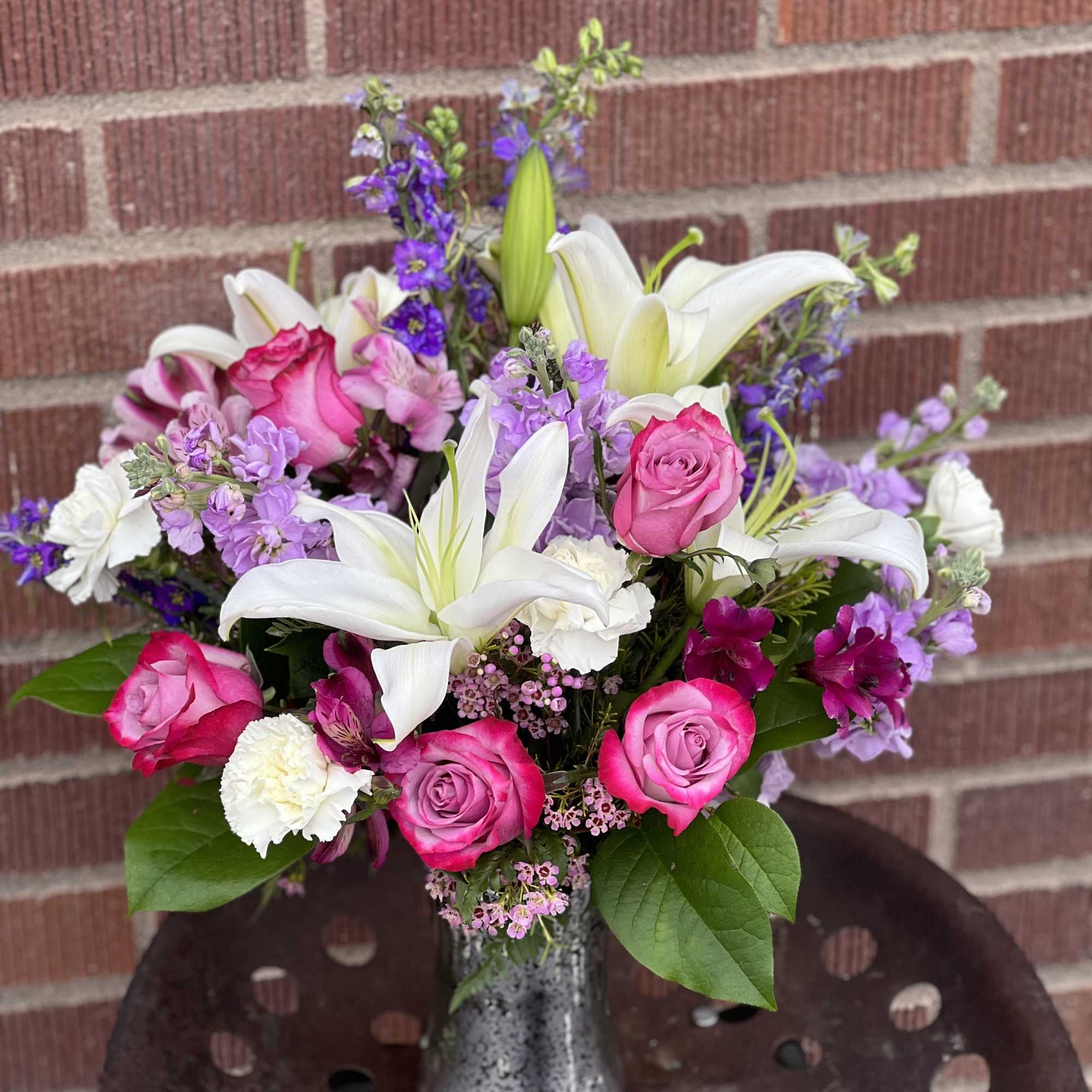 Make her dreams come true with this ethereal bouquet, presented in a Make her dreams come true with this ethereal bouquet, presented in a