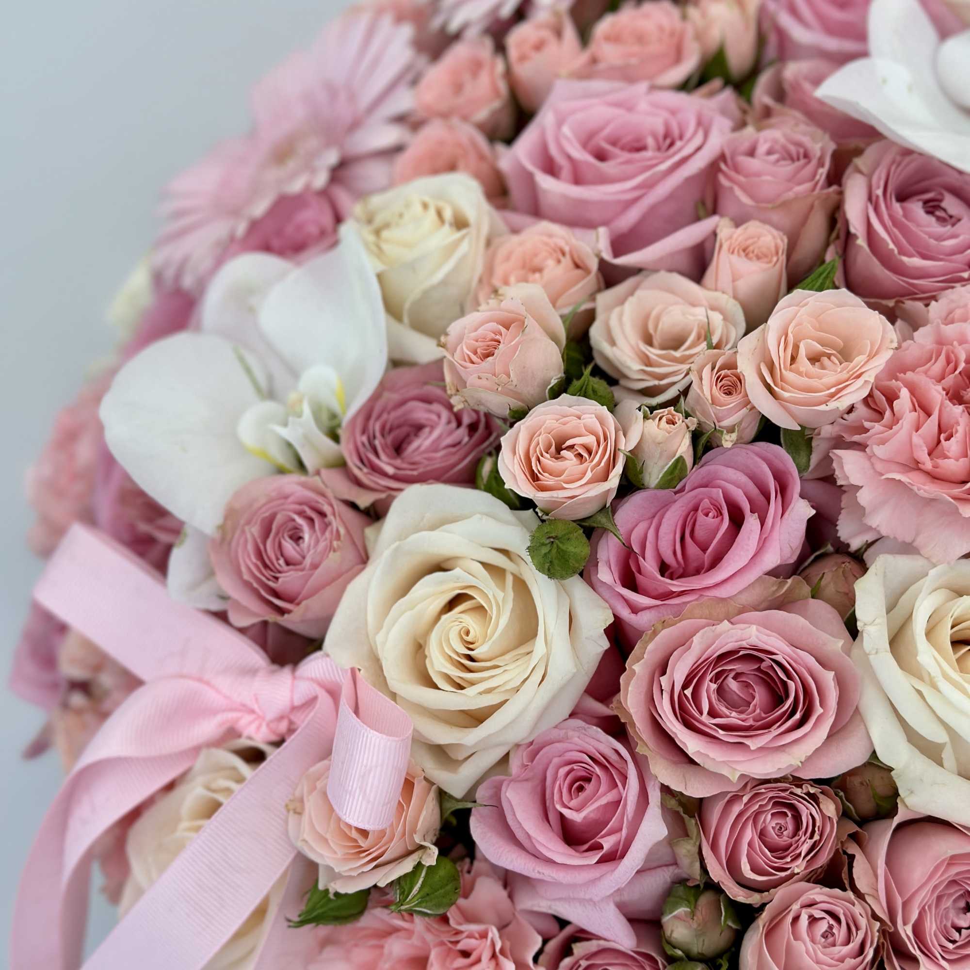 Unveil a touch of elegance with this pink box of beautiful flowers.