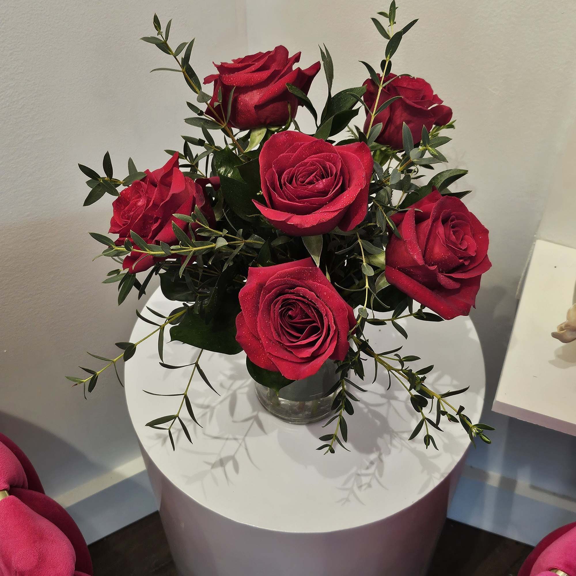 Half dozen chic roses 