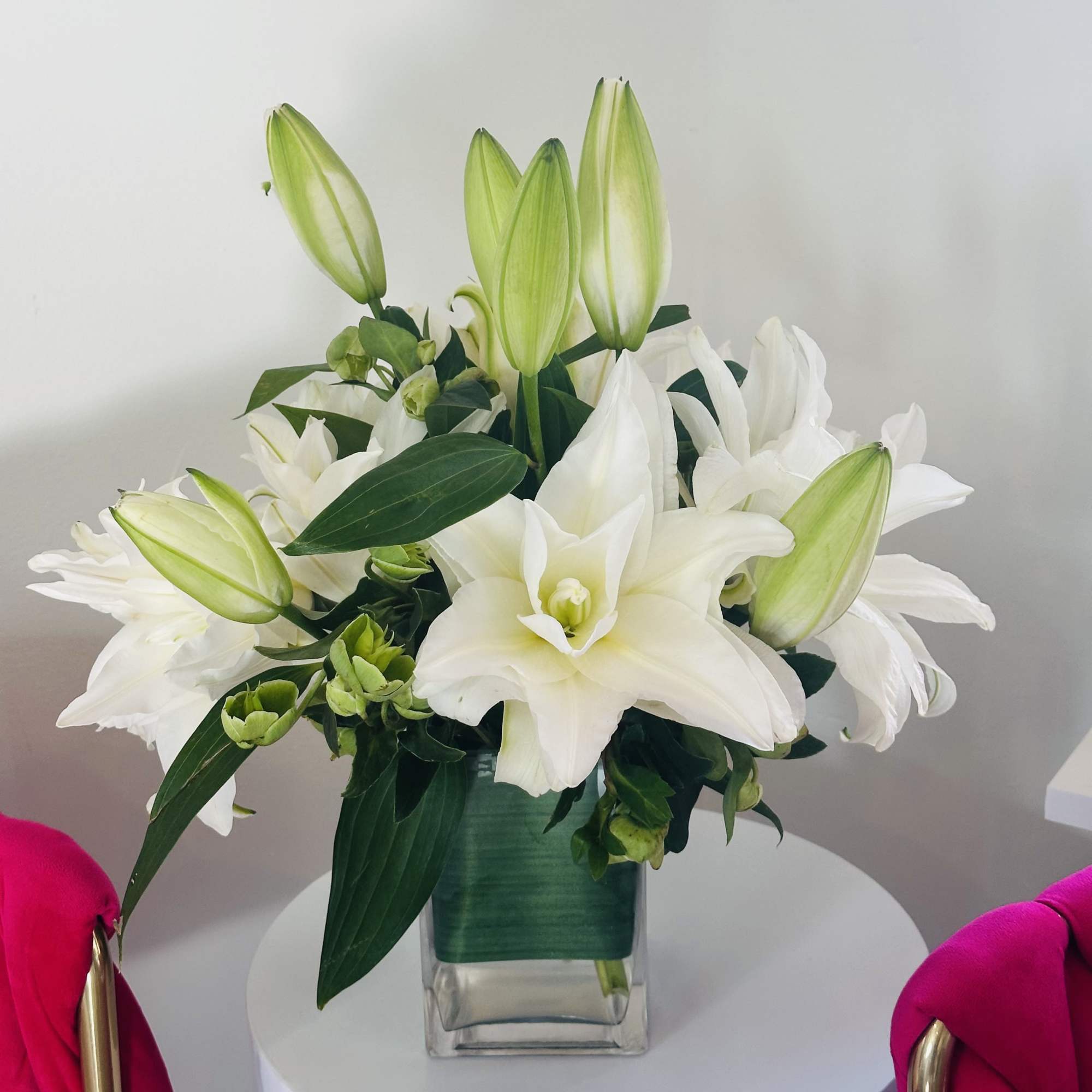 Rose lilies in the vase