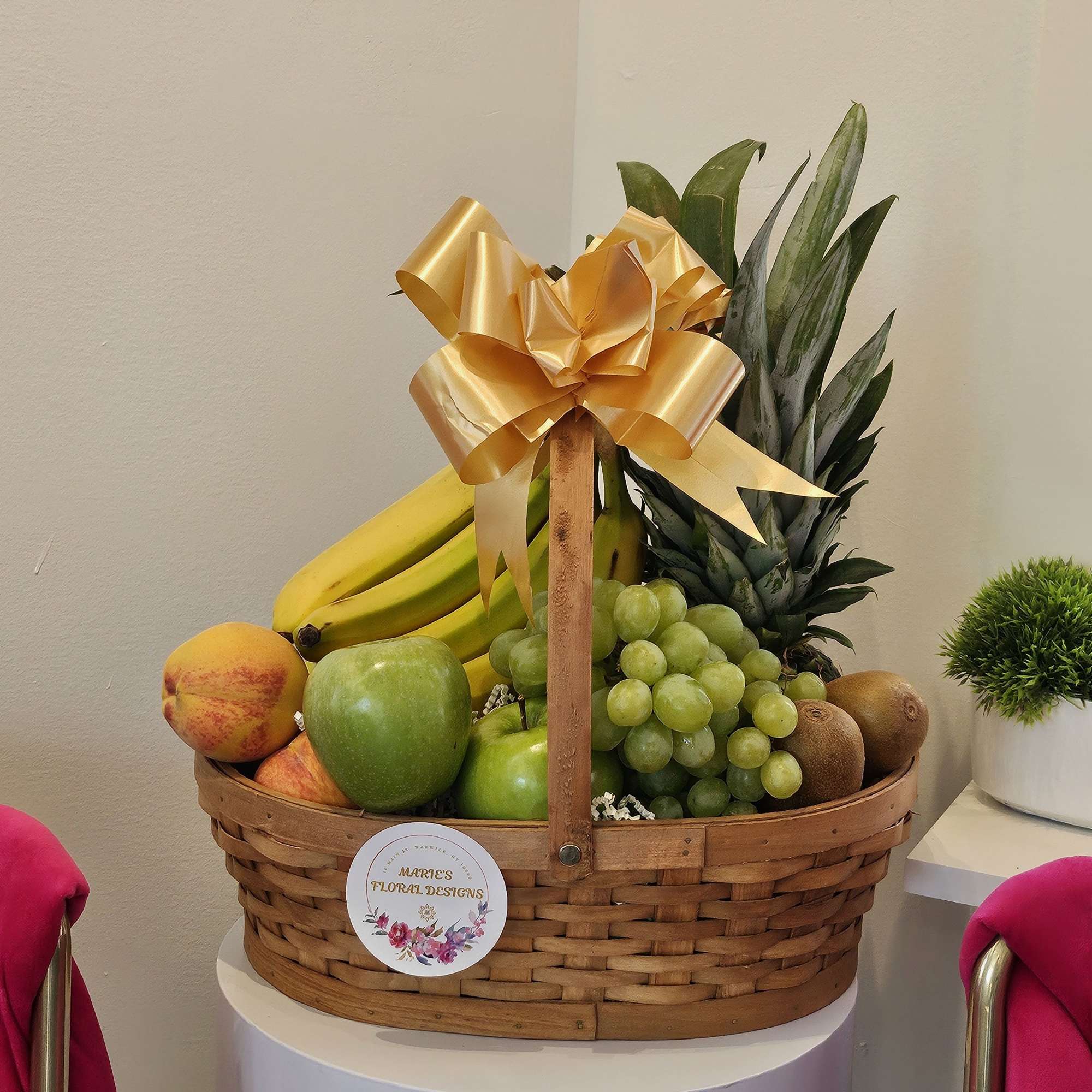 Fruit basket, nicely wrapped, perfect gift for all occasions. 