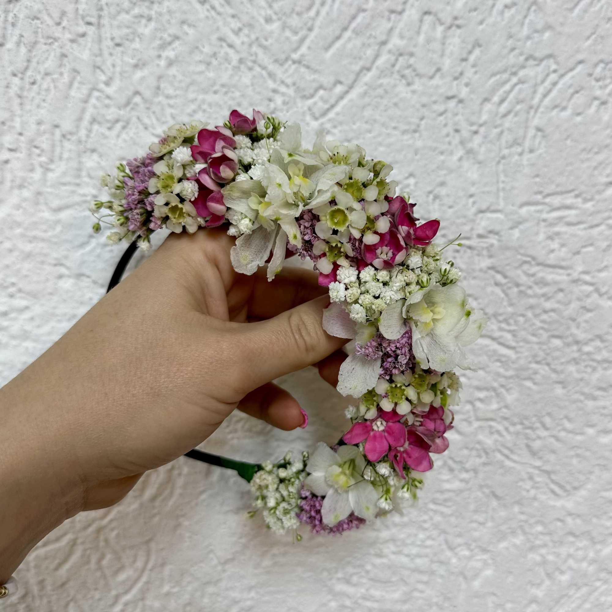 Get ready for your birthday with our unique head piece!

Fresh flowers well