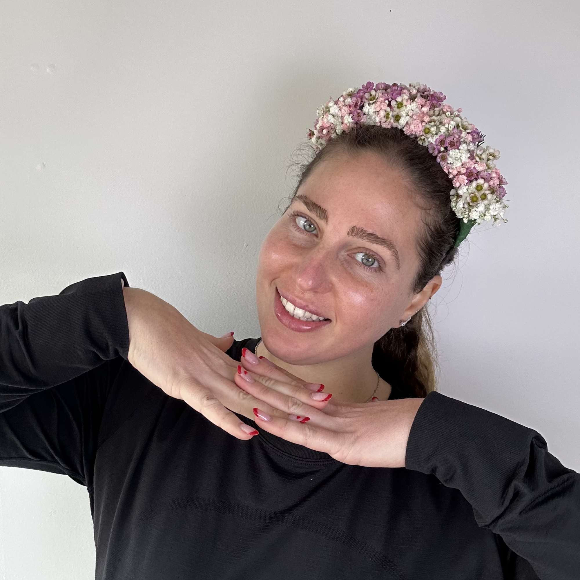 Get ready for your birthday with our unique head piece!

Fresh flowers well